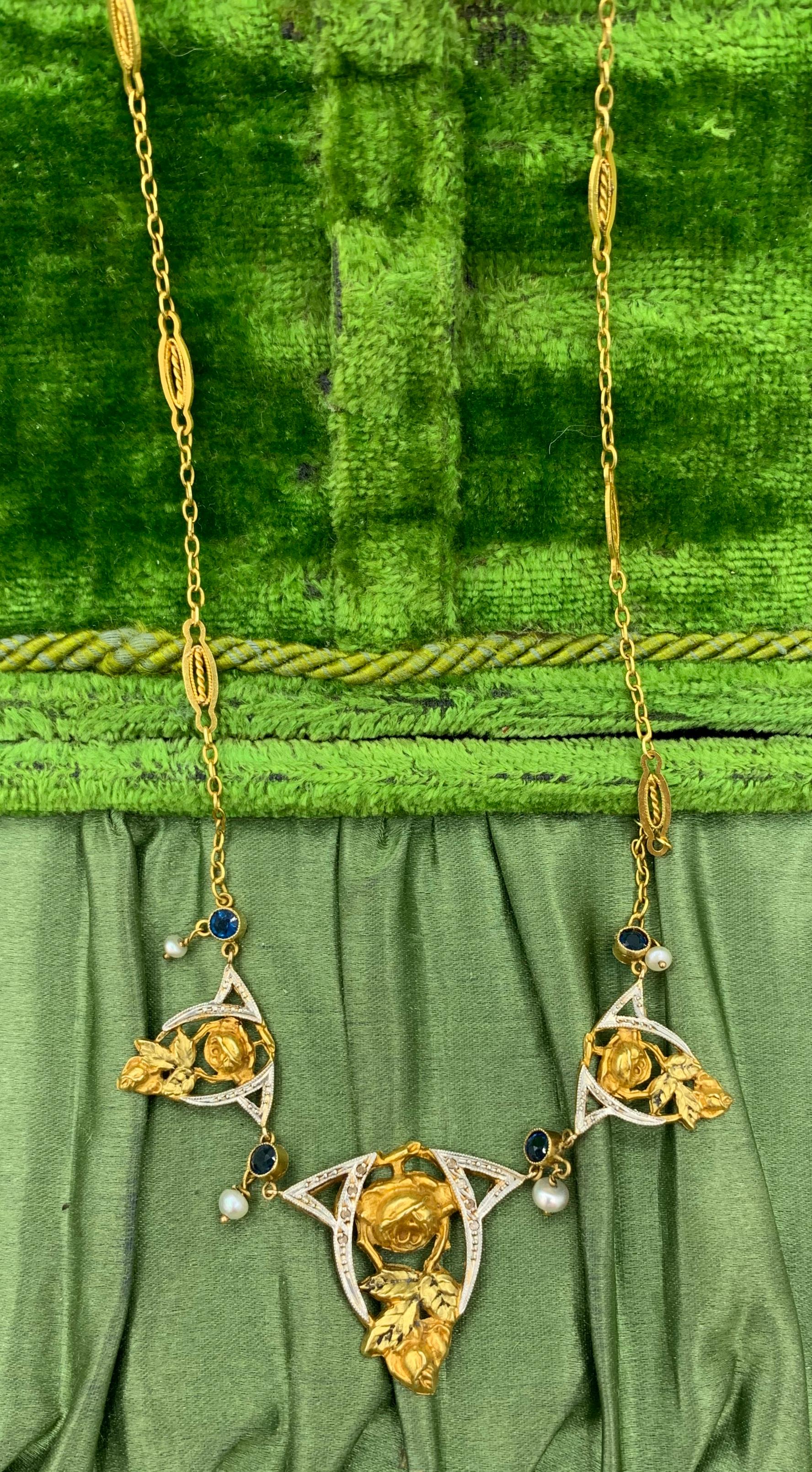 Antike französische Saphir-Perlen-Rosen-Garland-Halskette aus 18 Karat Gold aus der Belle Epoque Damen im Angebot