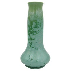 Vase en poterie d'art français Sarreguemines avec glaçure cristalline verte, vers les années 1920