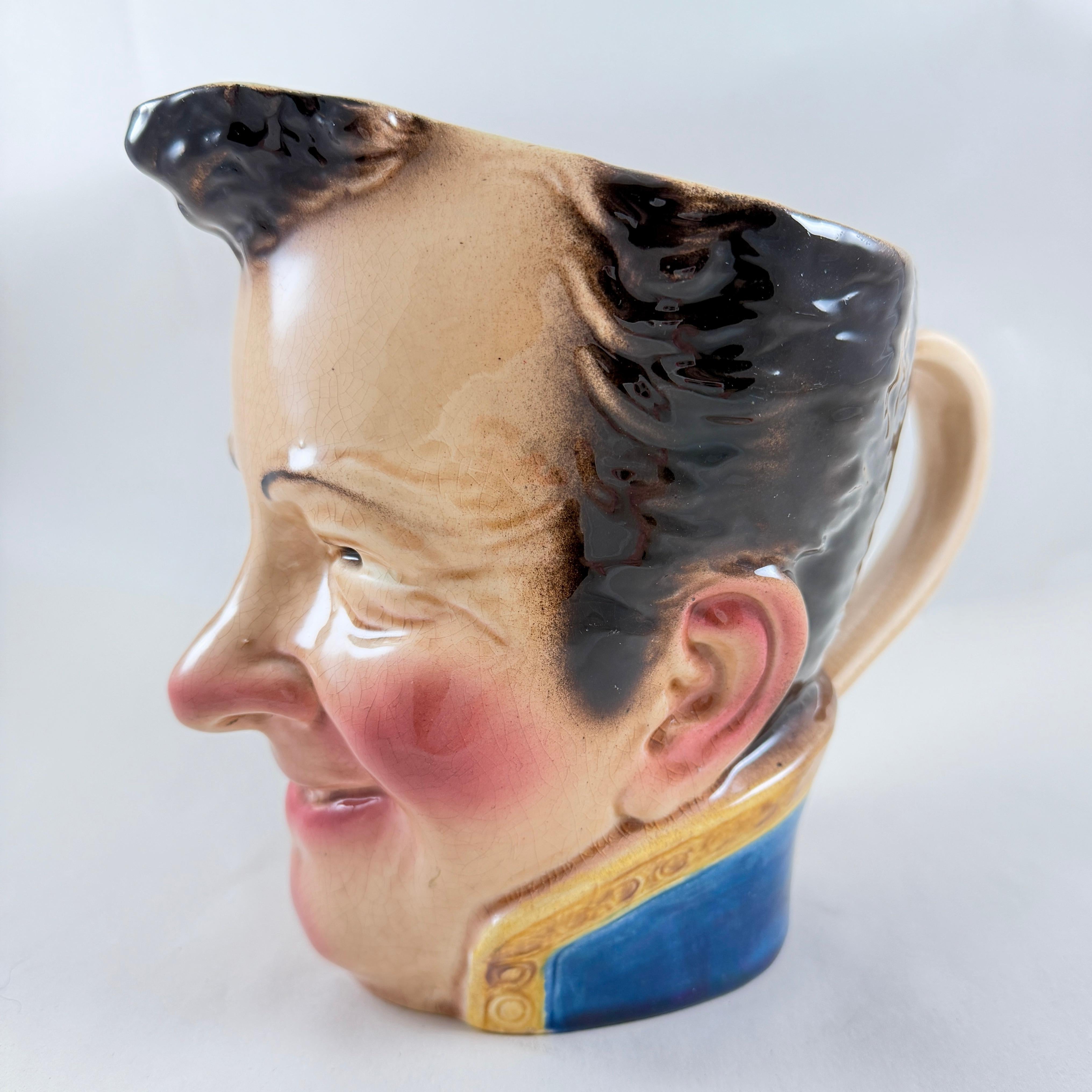 De Sarreguemines, une cruche de caractère en majolique émaillée de grande taille, L'Amiral, France, datée de 1904.

