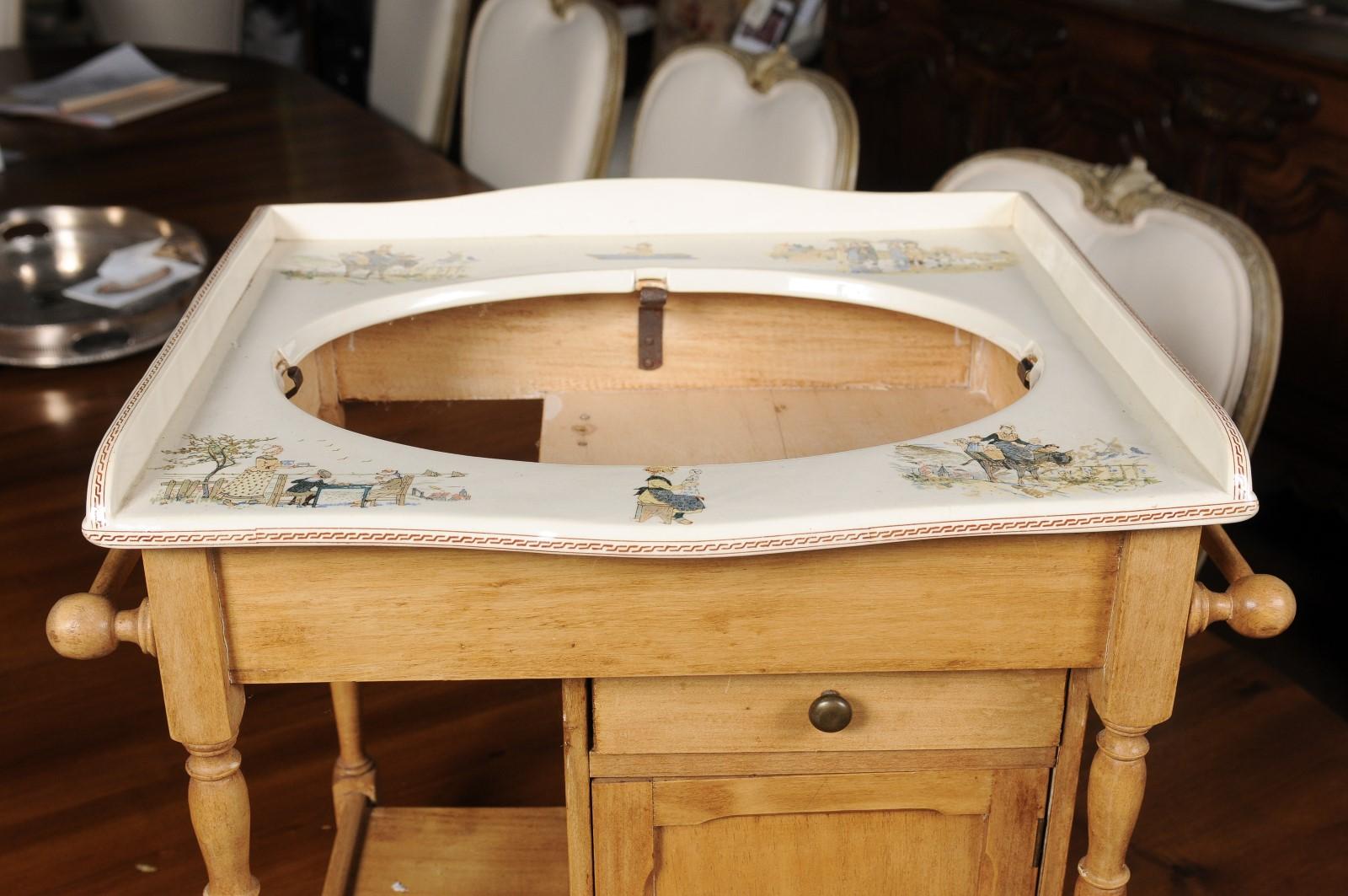 French Sarreguemines Late 19th Century Miniature Sink with Pastoral Scenes For Sale 2