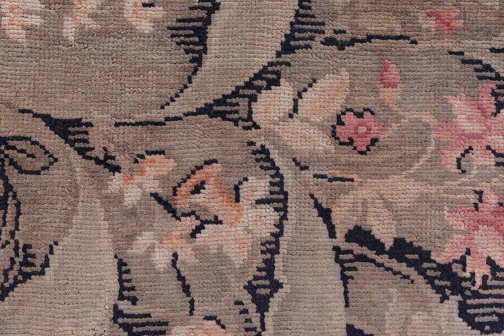 Français Savonnerie française (taille ajustée) Doris Leslie Blau en vente