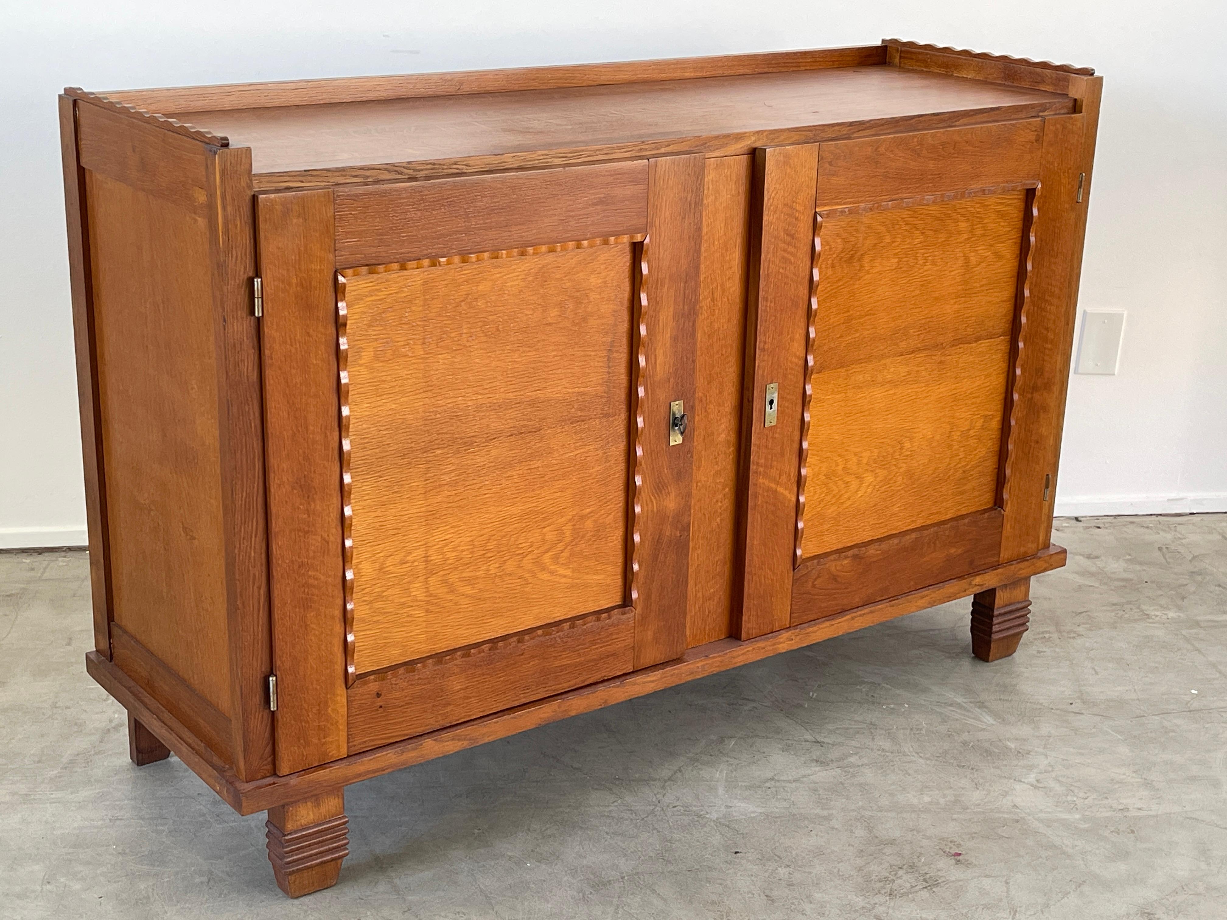 French Scalloped Cabinet In Good Condition In Beverly Hills, CA