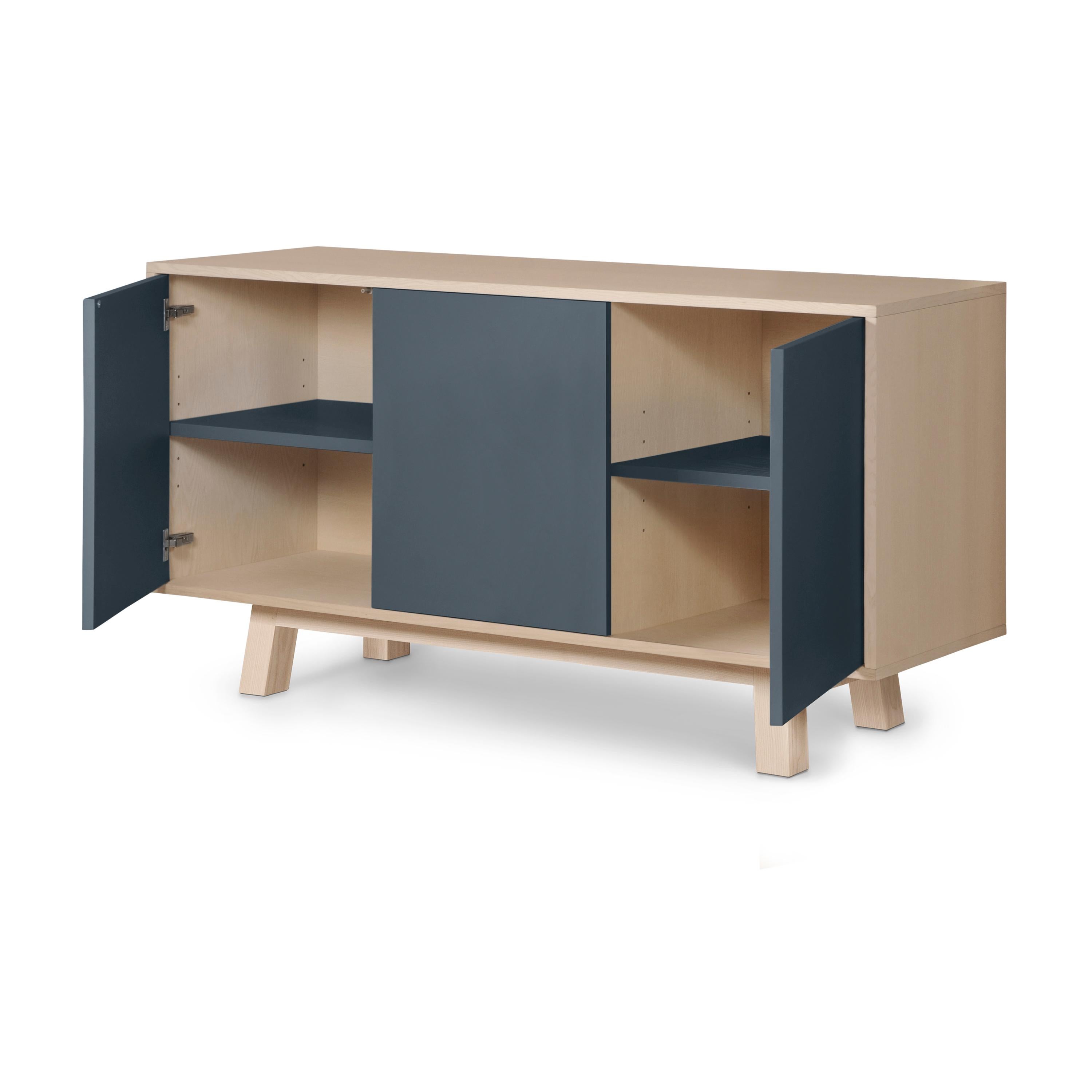 Credenza francese di design scandinavo a 3 ante blu scuro di Eric Gizard Paris In condizioni Nuovo in vendita a Landivy, FR
