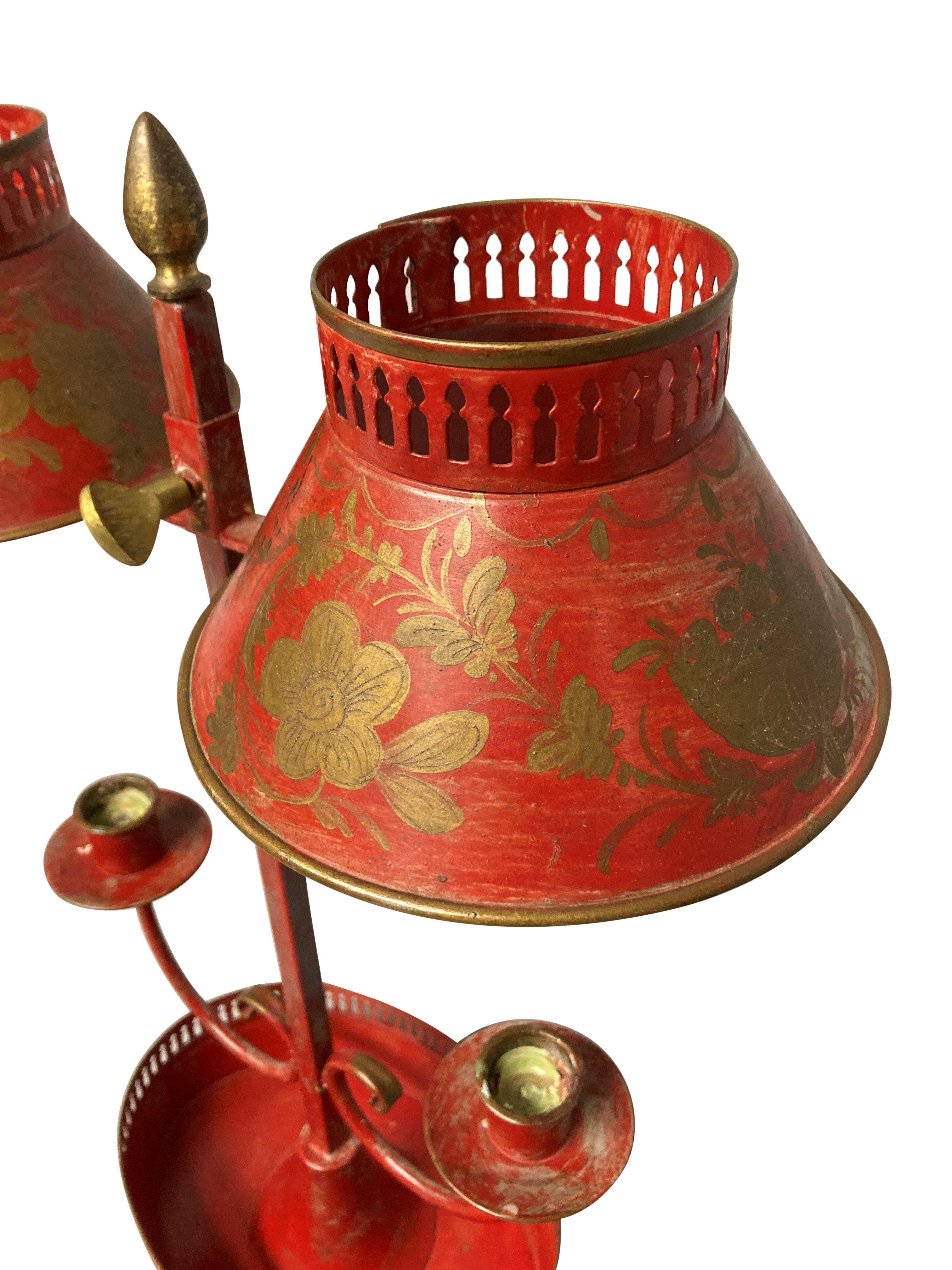 French Scarlet Painted Tole Desk Lamp In Good Condition For Sale In London, GB