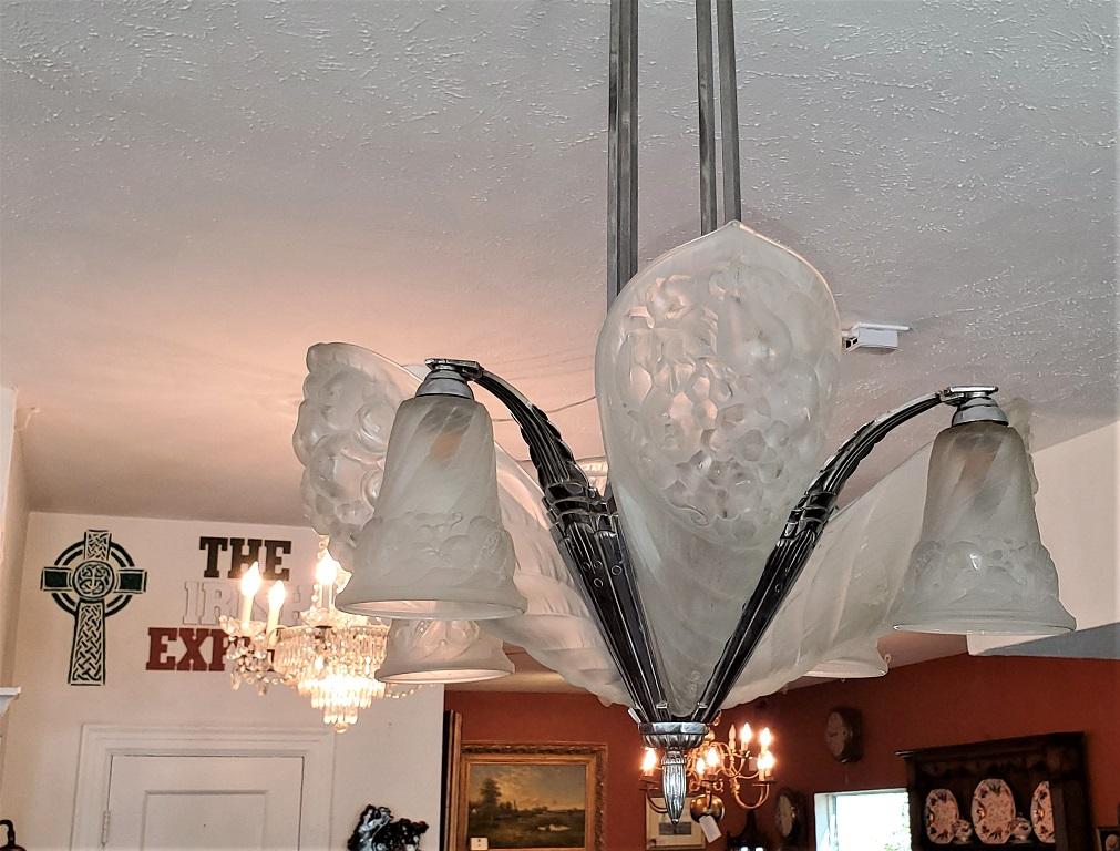 French Schneider Art Deco Chandelier For Sale 4