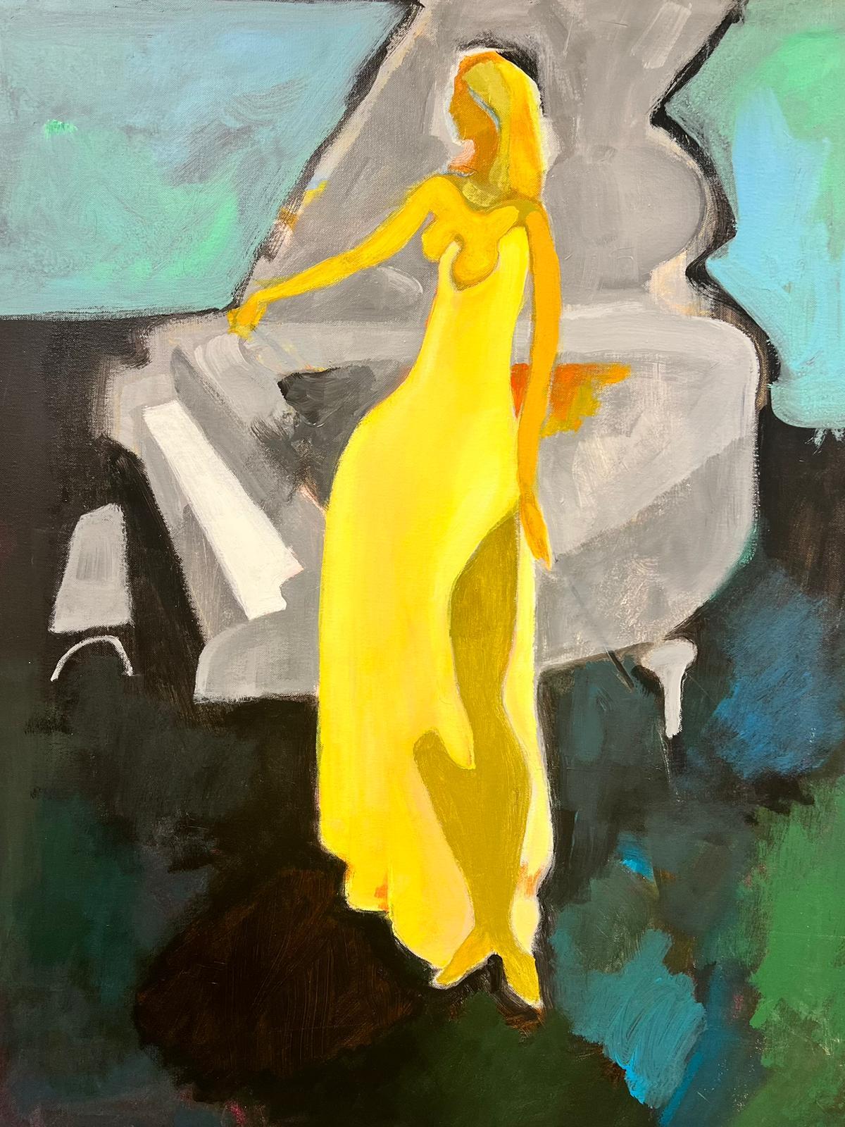 French School  Figurative Painting – Großes französisches modernistisches Gemälde Mädchen in gelbem Kleid neben dem Großen Klavier