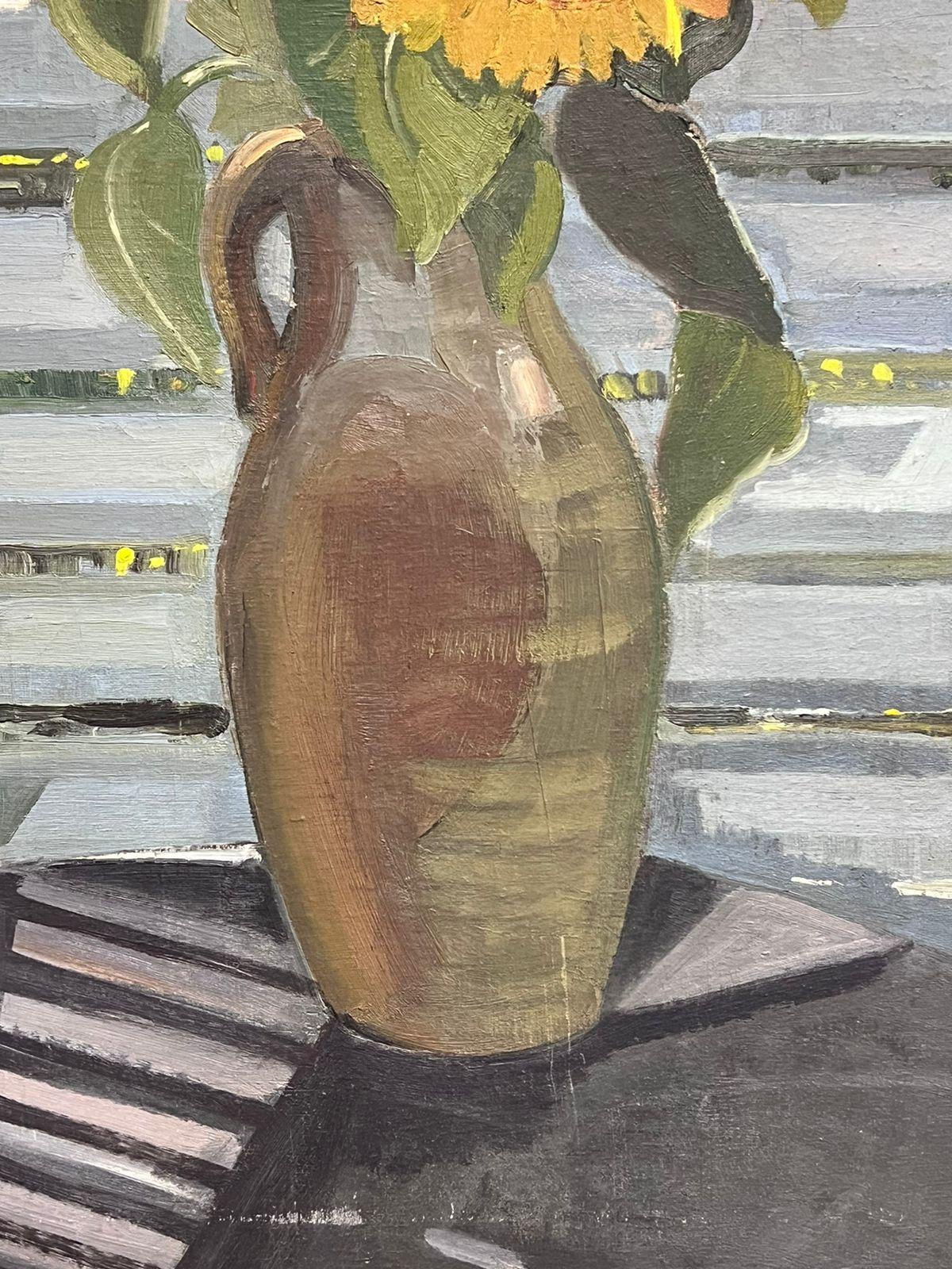 Grand vase français des années 1930, signé Sunflowers in, scène de fenêtre intérieure - Impressionnisme Painting par French School, 1930's