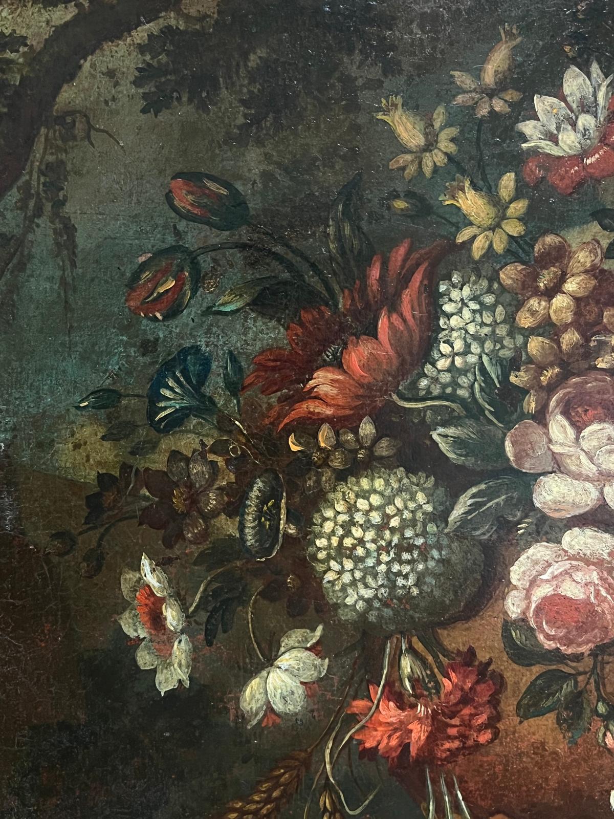 Natura morta barocca del XVIII secolo con fiori e composizione floreale in un'urna ornata in vendita 3