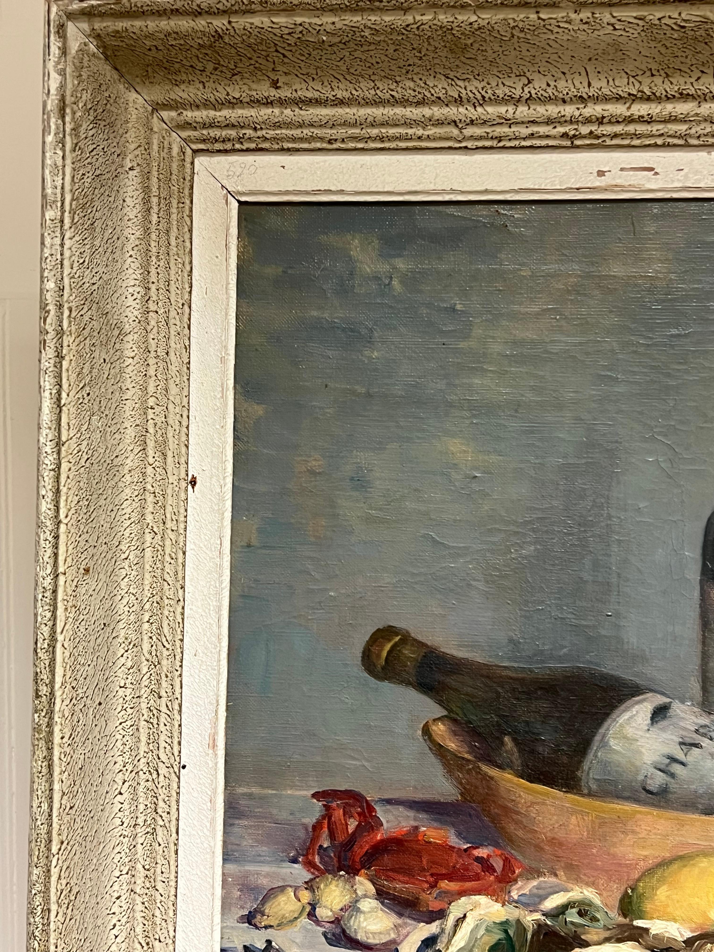 Nature morte à l'huile signée des années 1930 - Souper de poisson et bouteille de vin - Plateau de table en vente 5