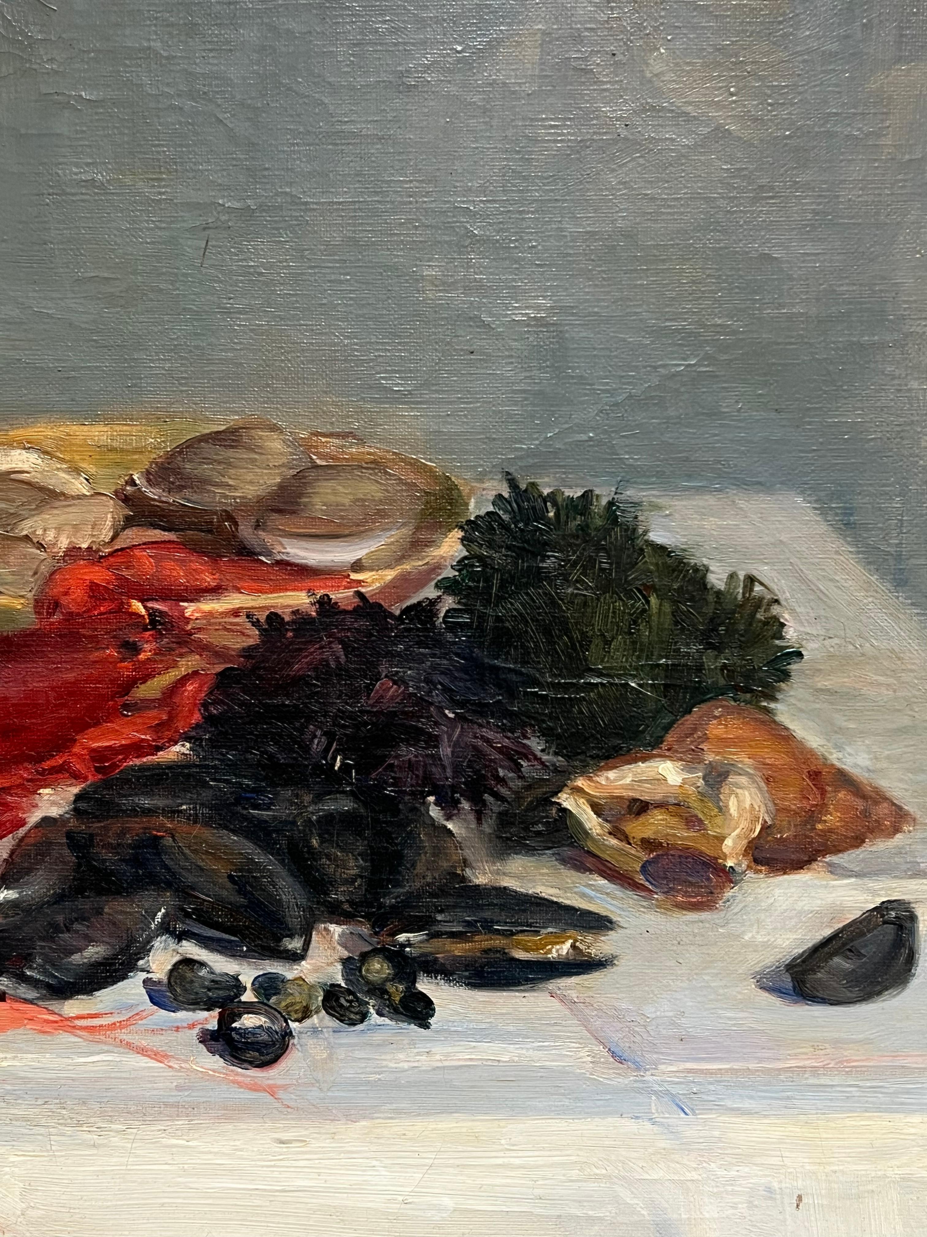 Nature morte à l'huile signée des années 1930 - Souper de poisson et bouteille de vin - Plateau de table en vente 2