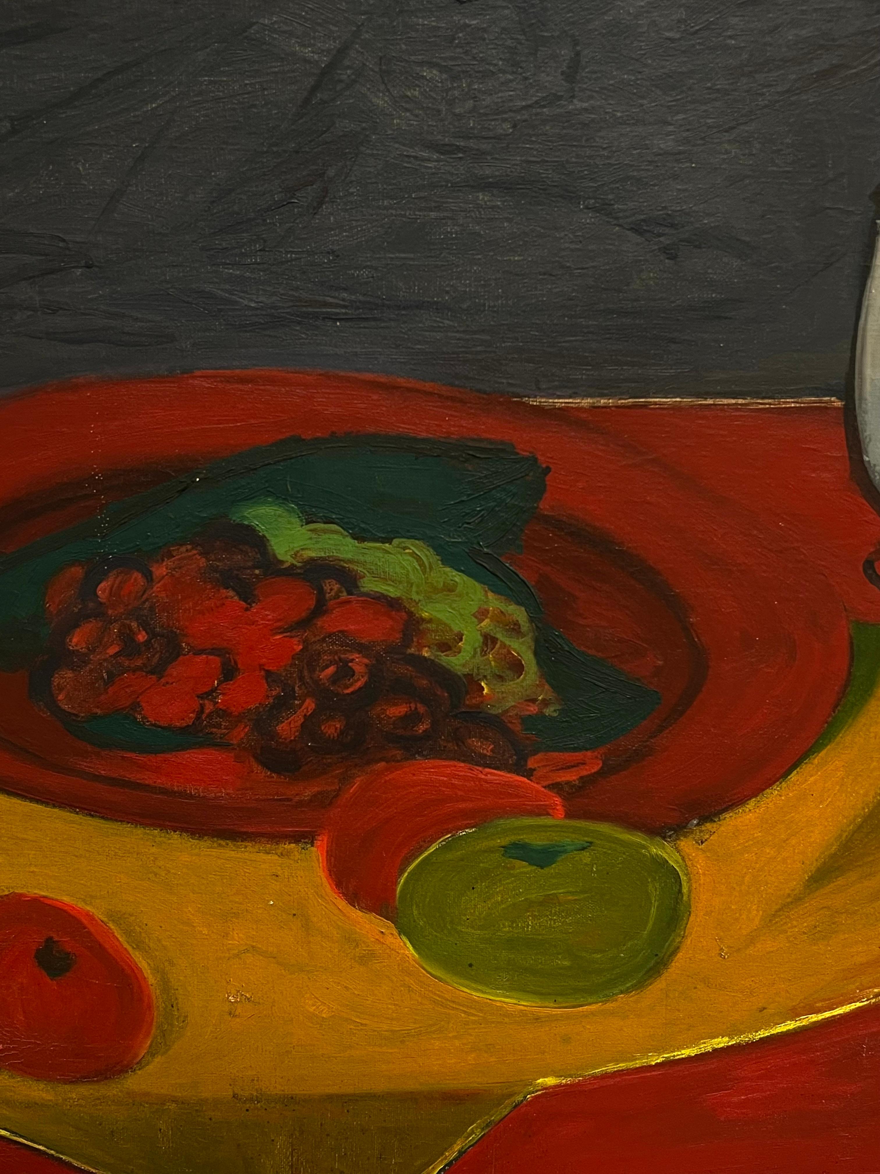 Quadro ad olio francese del 1970 con natura morta modernista, frutta e drappeggi rossi - Interior Painting Marrone di French School