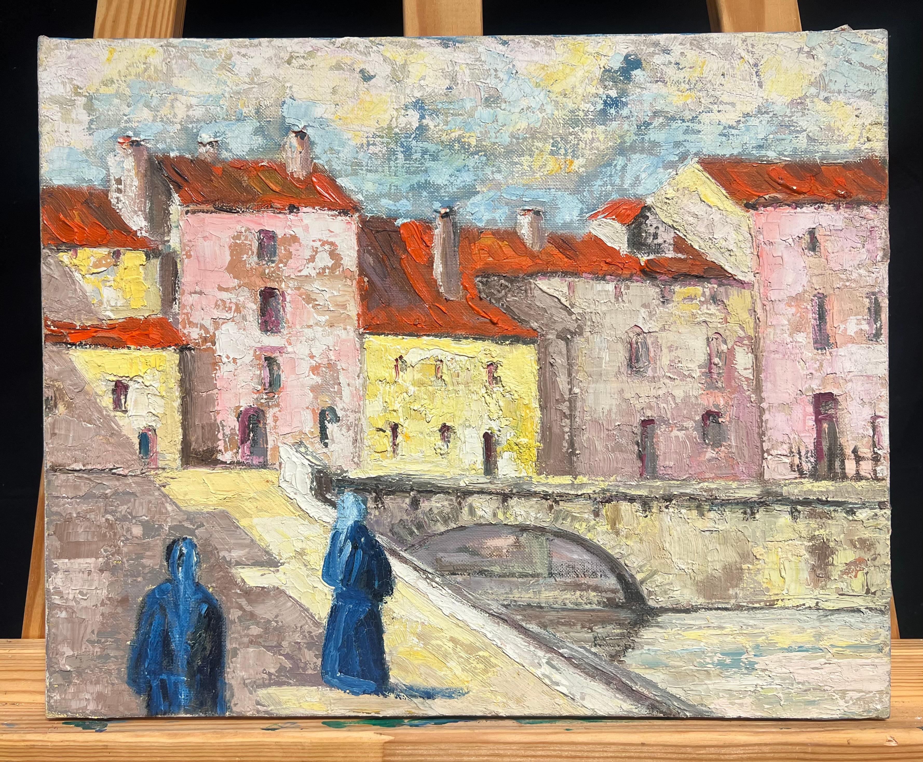 Pittura a olio anni '70 di Townes francese con figure su un vecchio ponte di pietra - Painting di French School