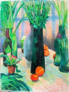 Colorida Composición de Naturaleza Muerta con Jarrones de Cristal Verde y Naranjas Frescas