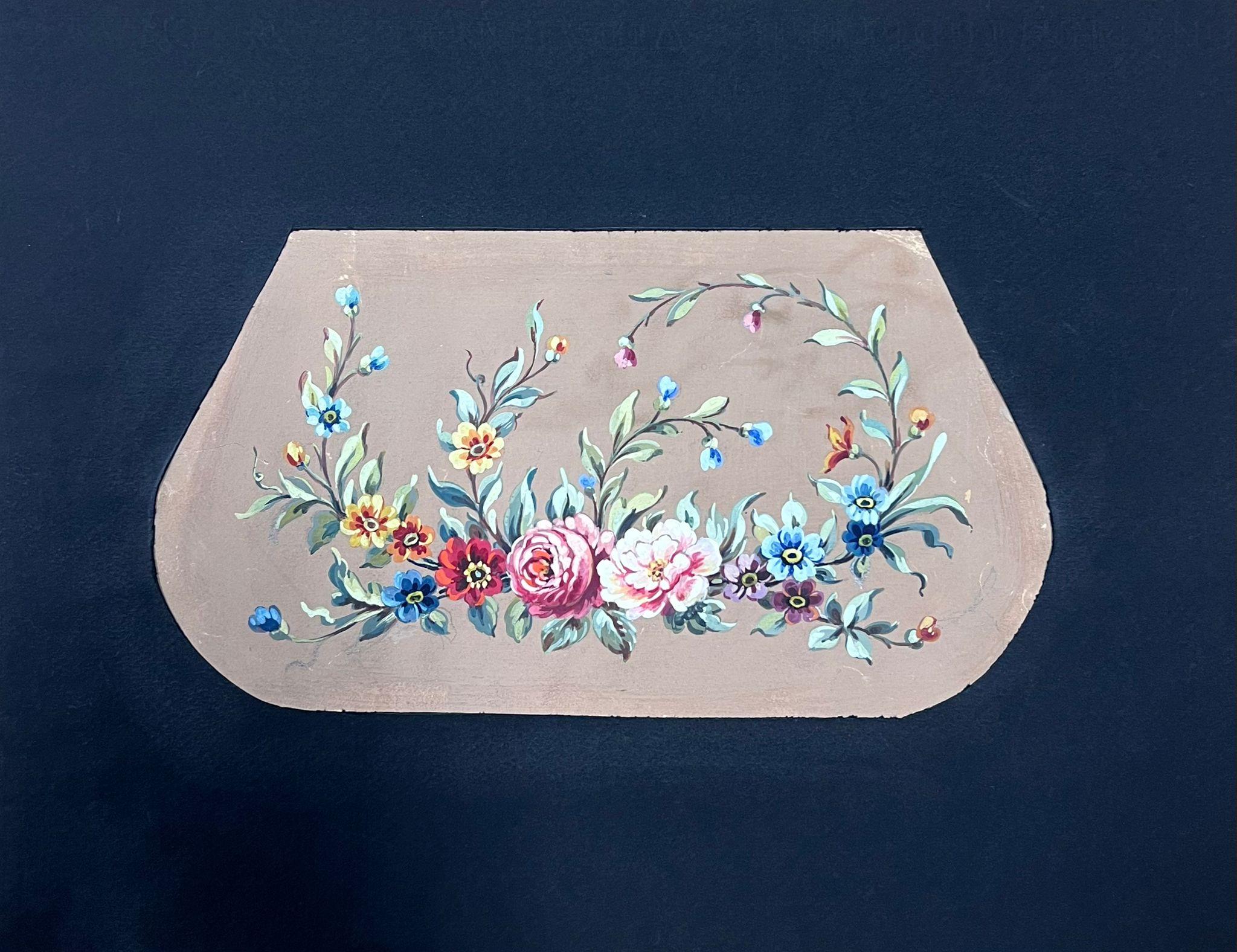 Garland floral élégant avec vignes incurvées et fleurs colorées