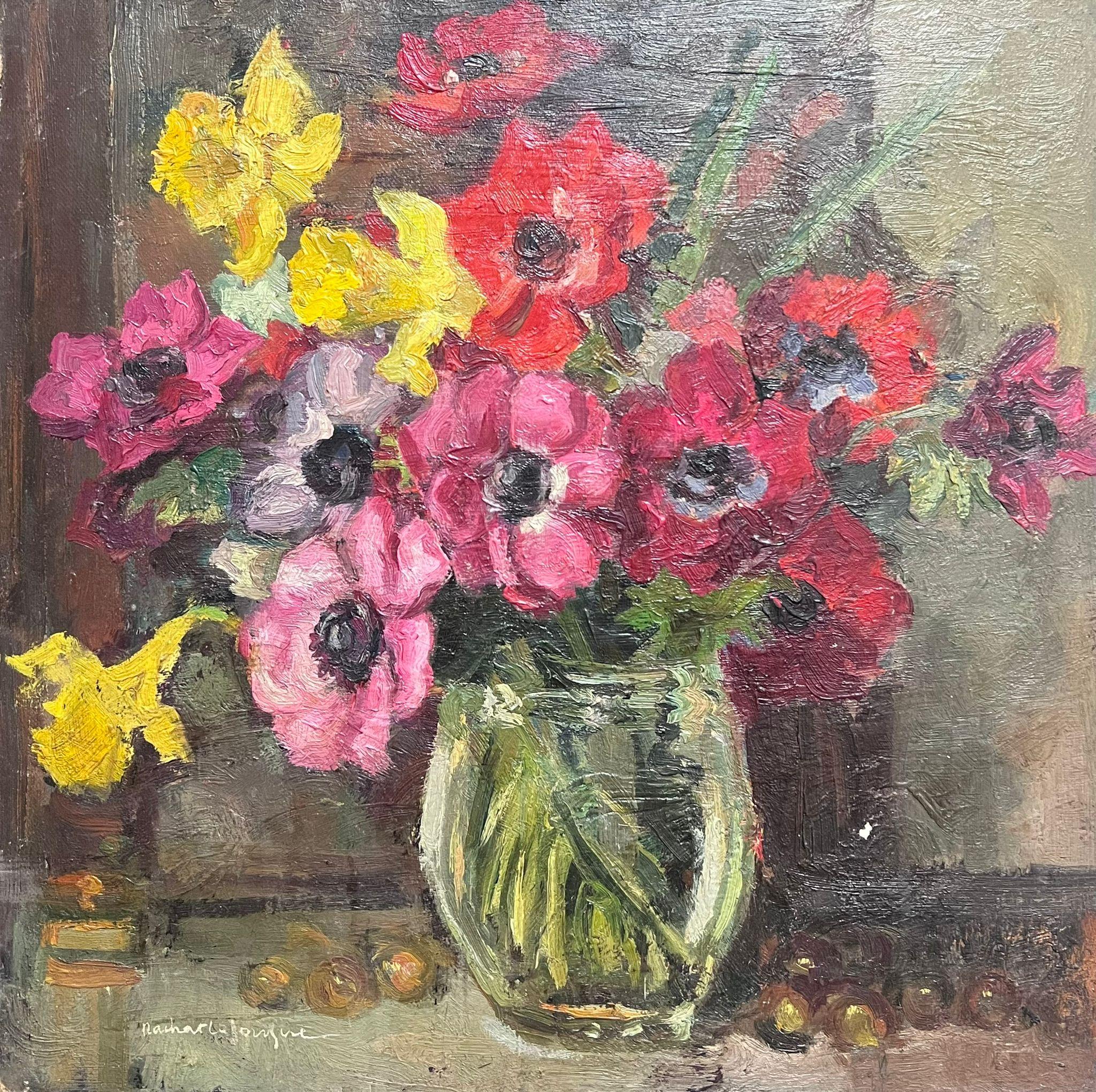 Still-Life Painting di French School - Natura morta floreale di anemoni luminosi in vaso di vetro Pittura ad olio della metà del XX secolo
