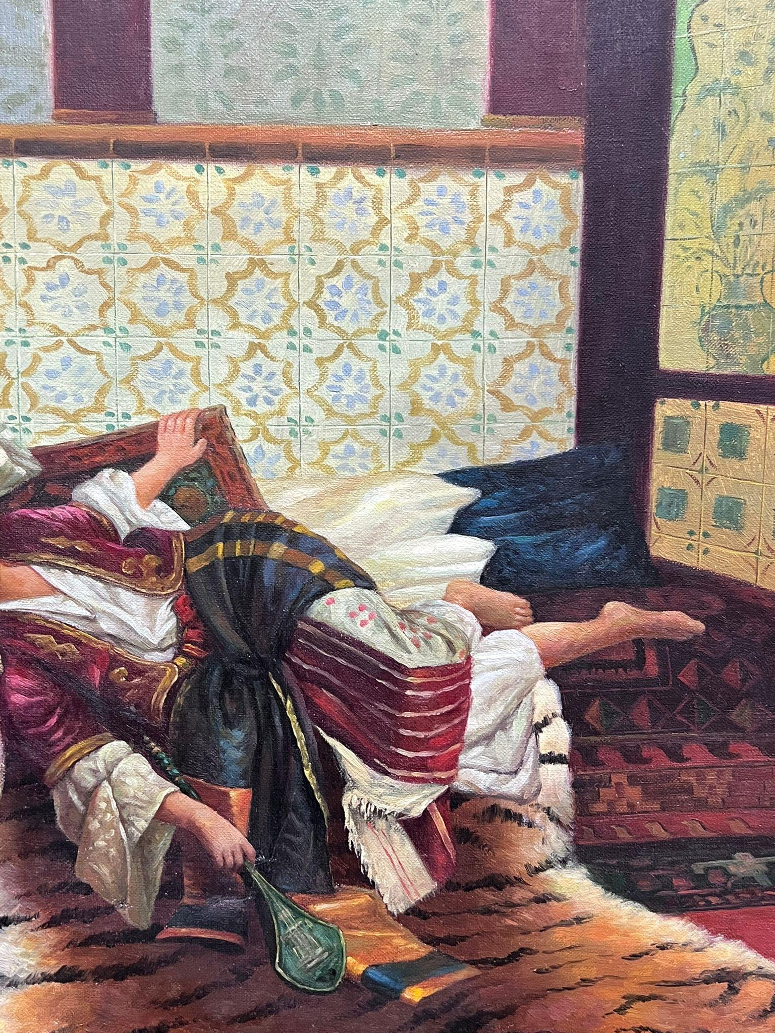 Peinture à l'huile orientaliste française d'Afrique du Nord, intérieur d'un harem, deux femmes en vente 5