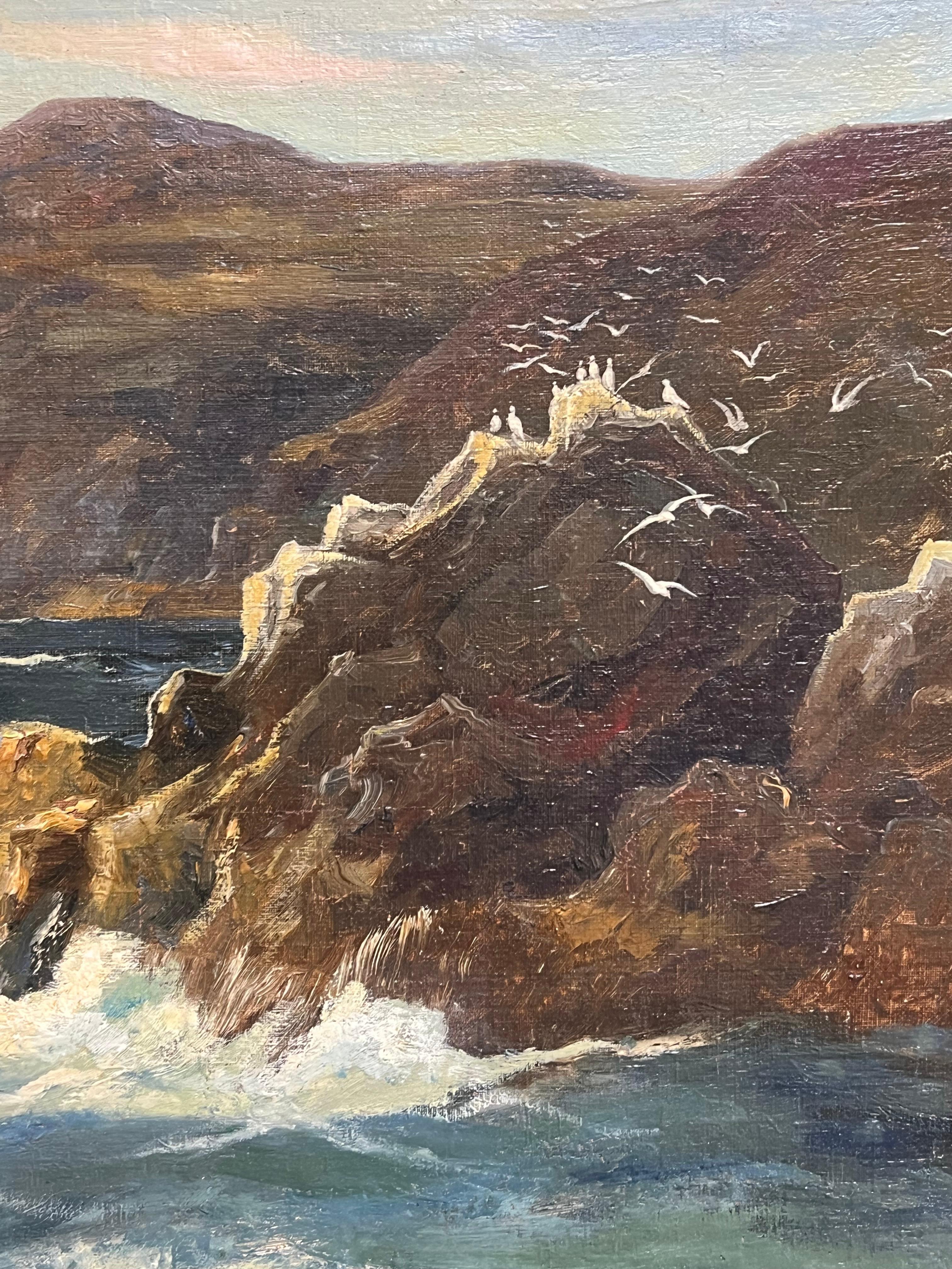 Majestätische Küsten Cliffs mit Seevögeln und einem distanzierten Segelboot Ein faszinierendes Meer im Angebot 1