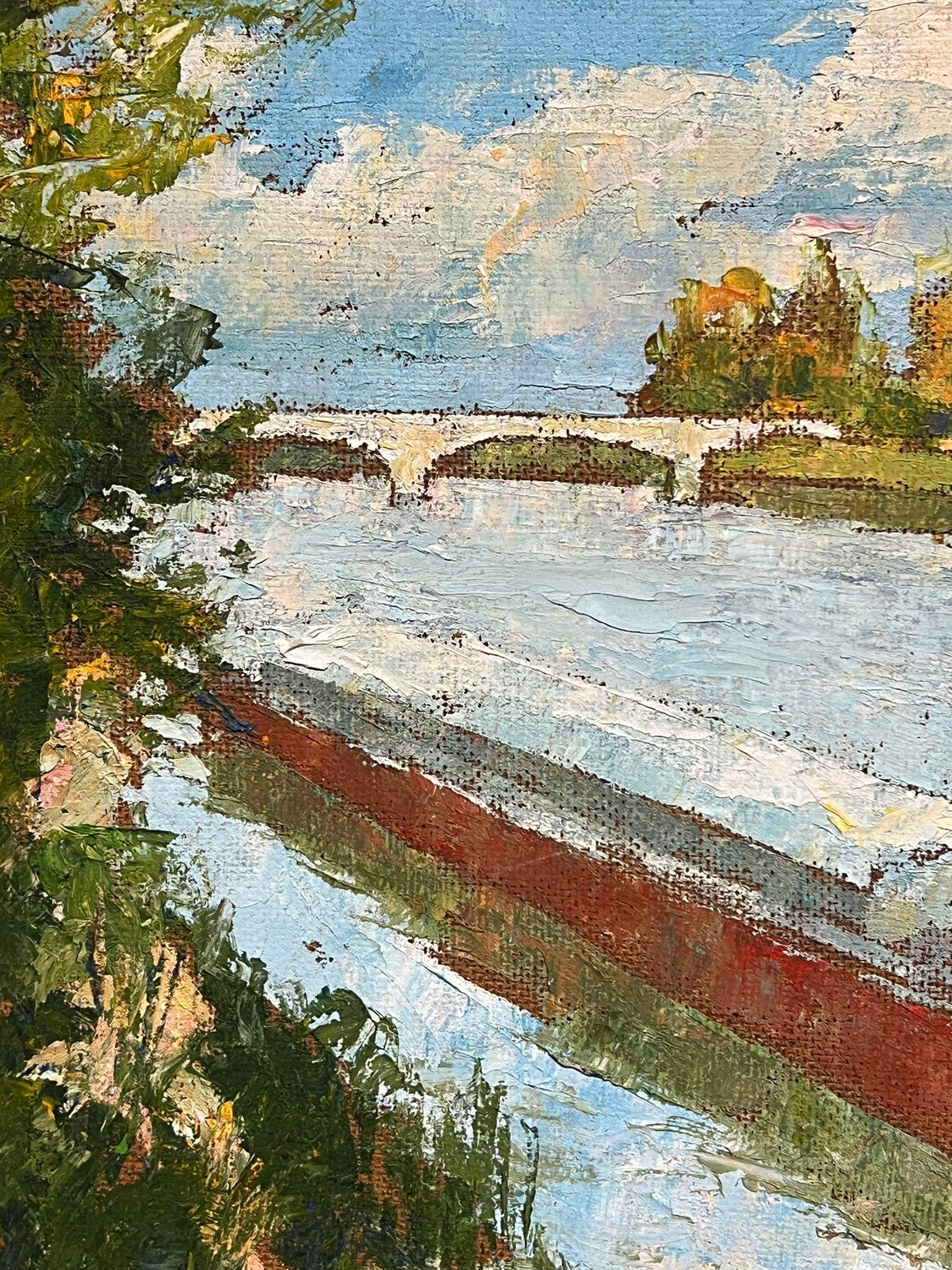 Scena fluviale firmata con olio della metà del XX secolo con casa rossa e barca - Figurative Painting Marrone di French School