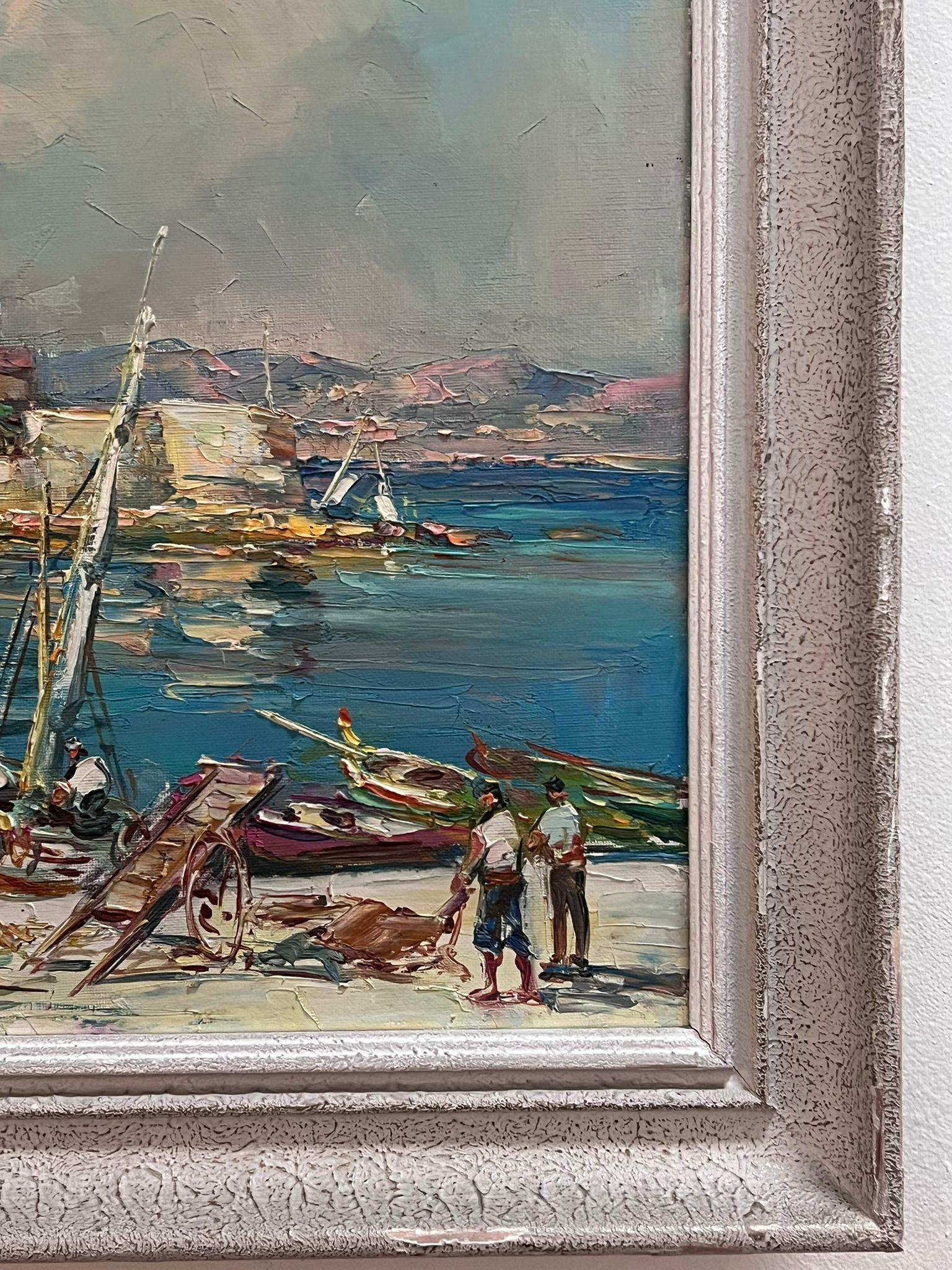 Pescadores del puerto de St Tropez cuidando las redes y la captura Firmado Óleo de mediados del siglo XX - Landscape Painting Azul de French School