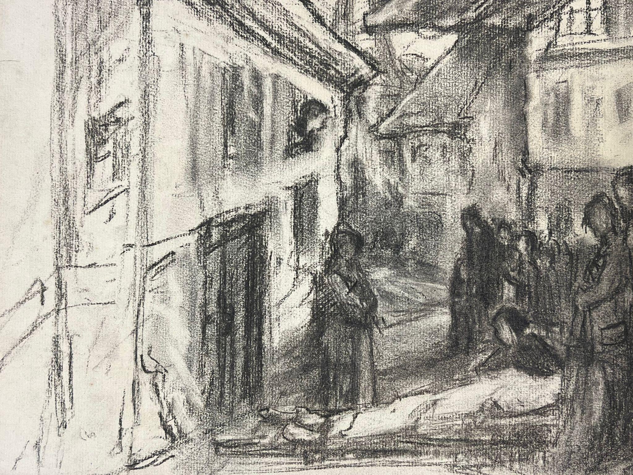 Dibujo a carboncillo de una pintoresca escena callejera europea con figuras - Painting de French School