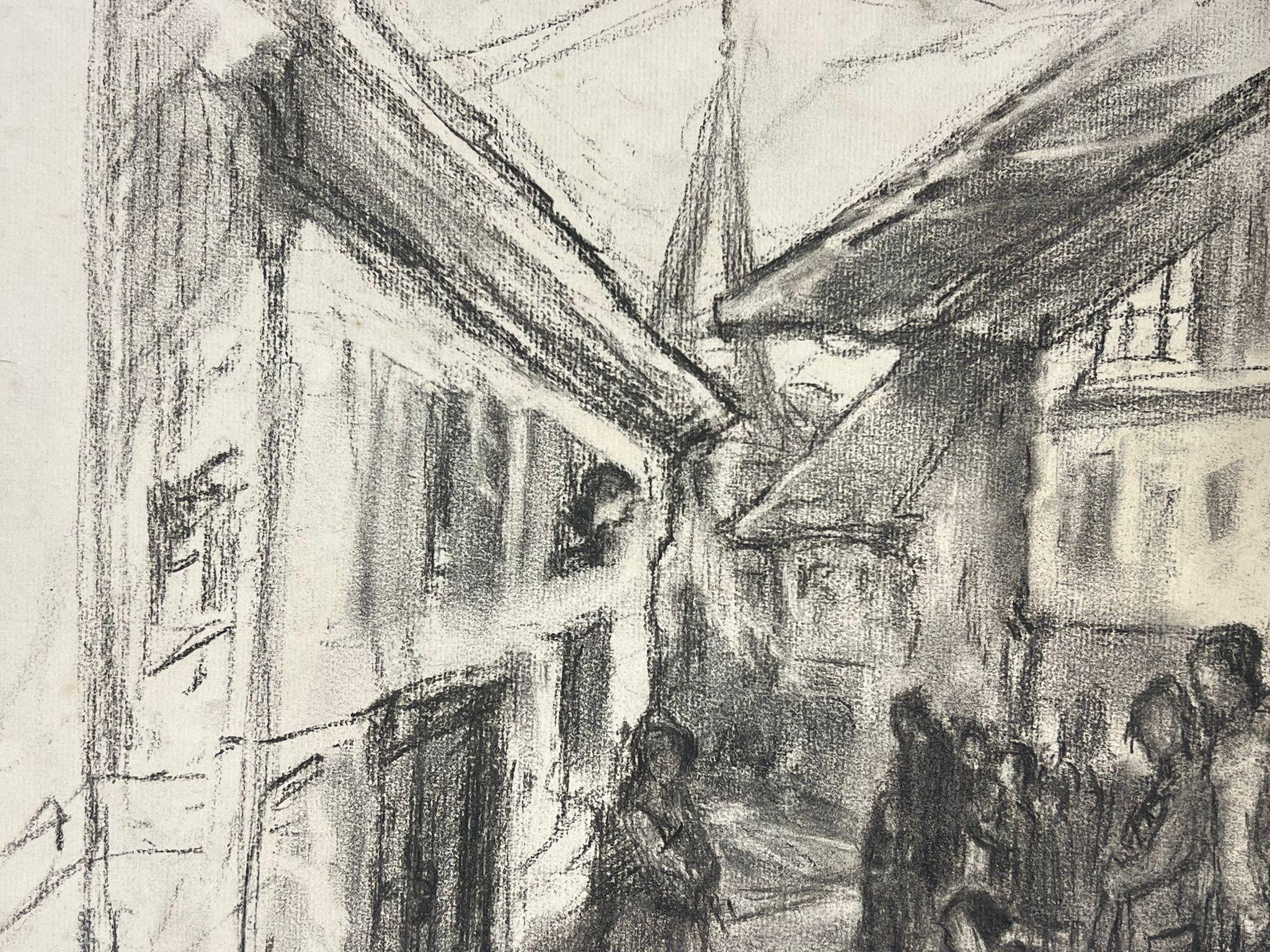 Dibujo a carboncillo de una pintoresca escena callejera europea con figuras - Figurative Painting Gris de French School