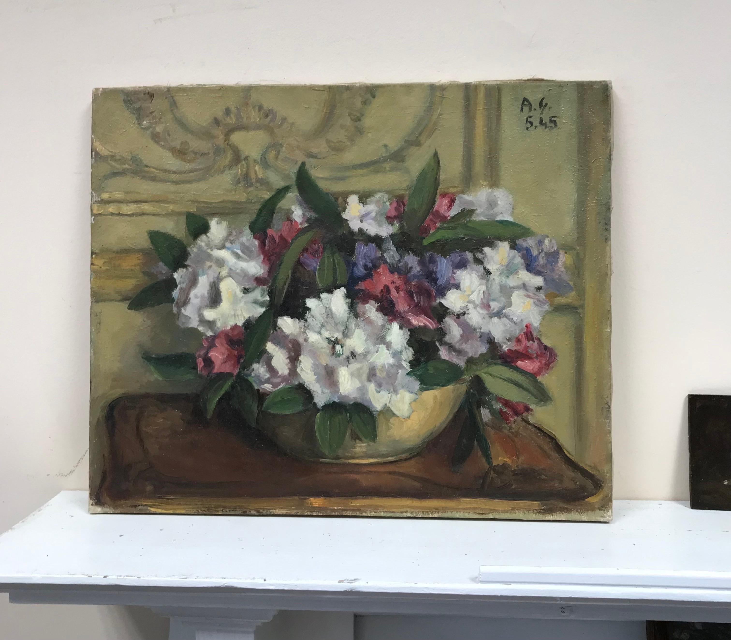 Huile française vintage du milieu du XXe siècle - Fleurs dans une belle pièce d'intérieur - Painting de French School