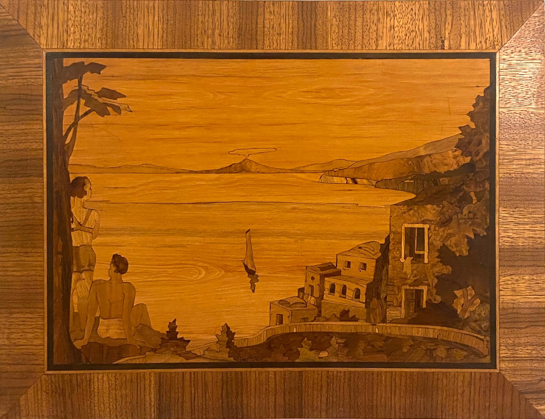 Este exquisito cuadro francés de marquetería Art Déco de hacia 1930-40 es un impresionante ejemplo de artesanía de uno de los periodos de diseño más emblemáticos. Elaborada con precisión, esta pieza muestra la elegancia y el estilo típicos de la