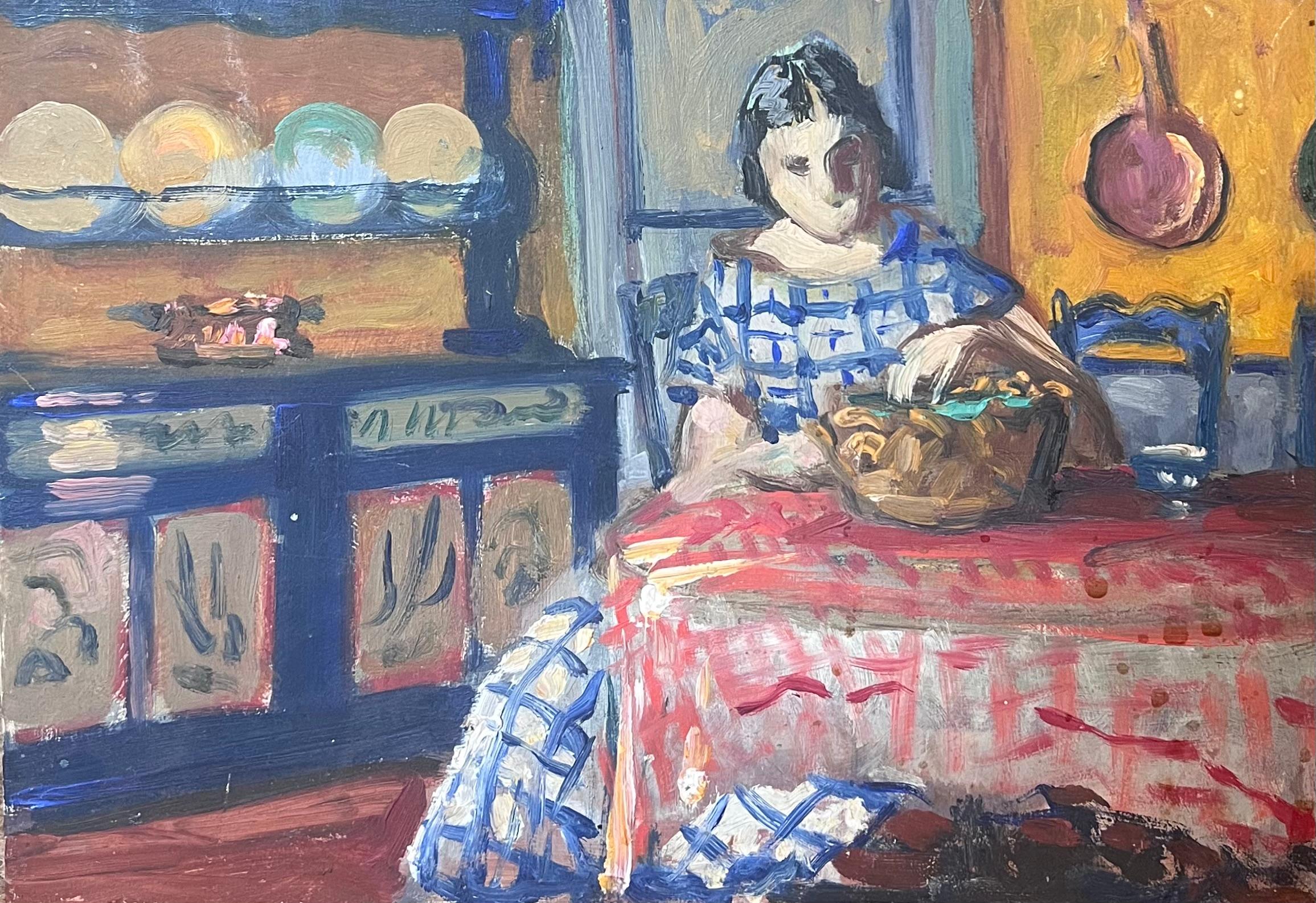 Figurative Painting di French School - Olio francese post-impressionista del 1930 Donna seduta Tavolo da cucina Interno cassettiera