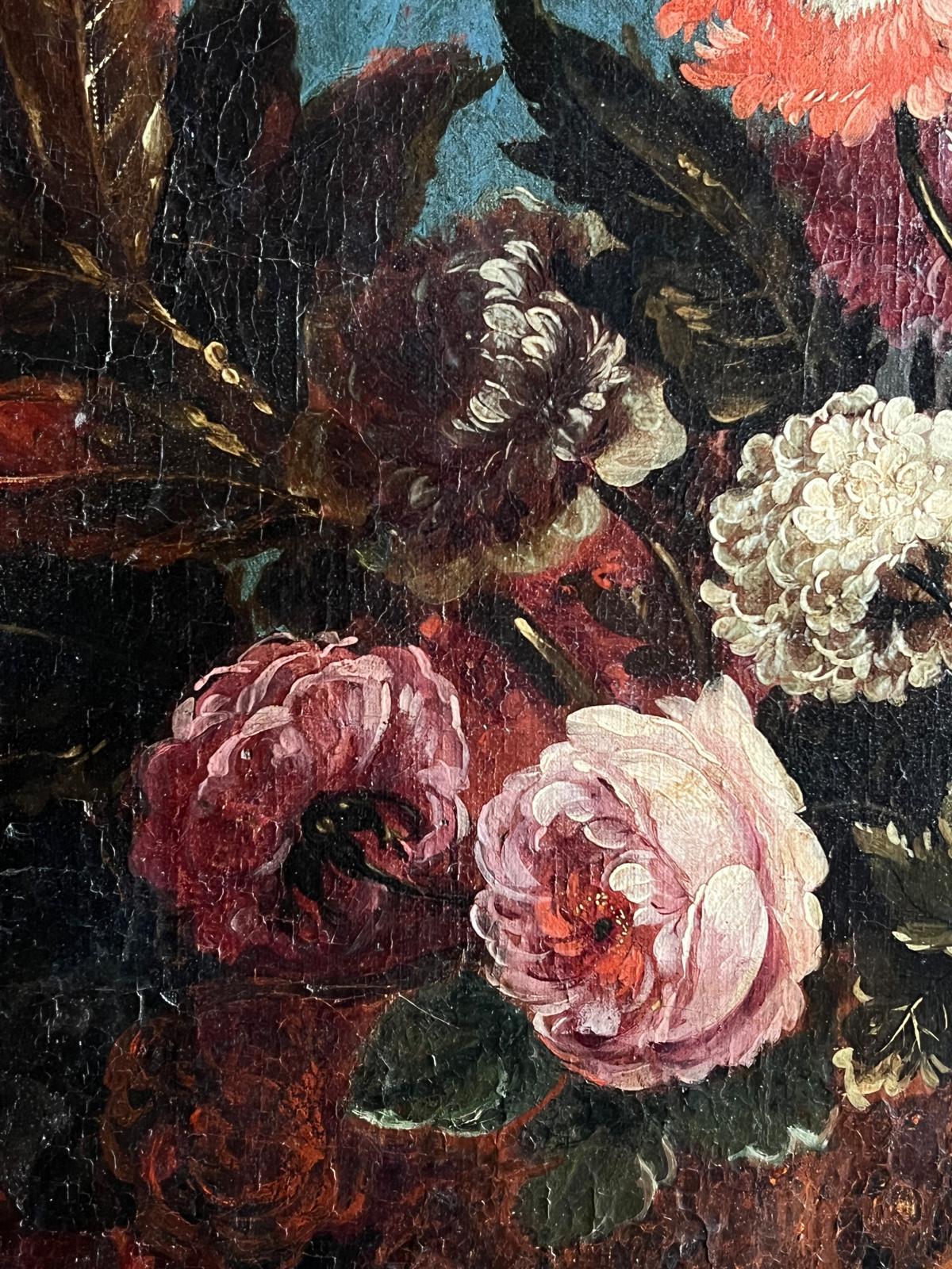 Siglo XVIII Enorme bodegón floral Pintura al óleo que representa un ramo Urna adornada en venta 5