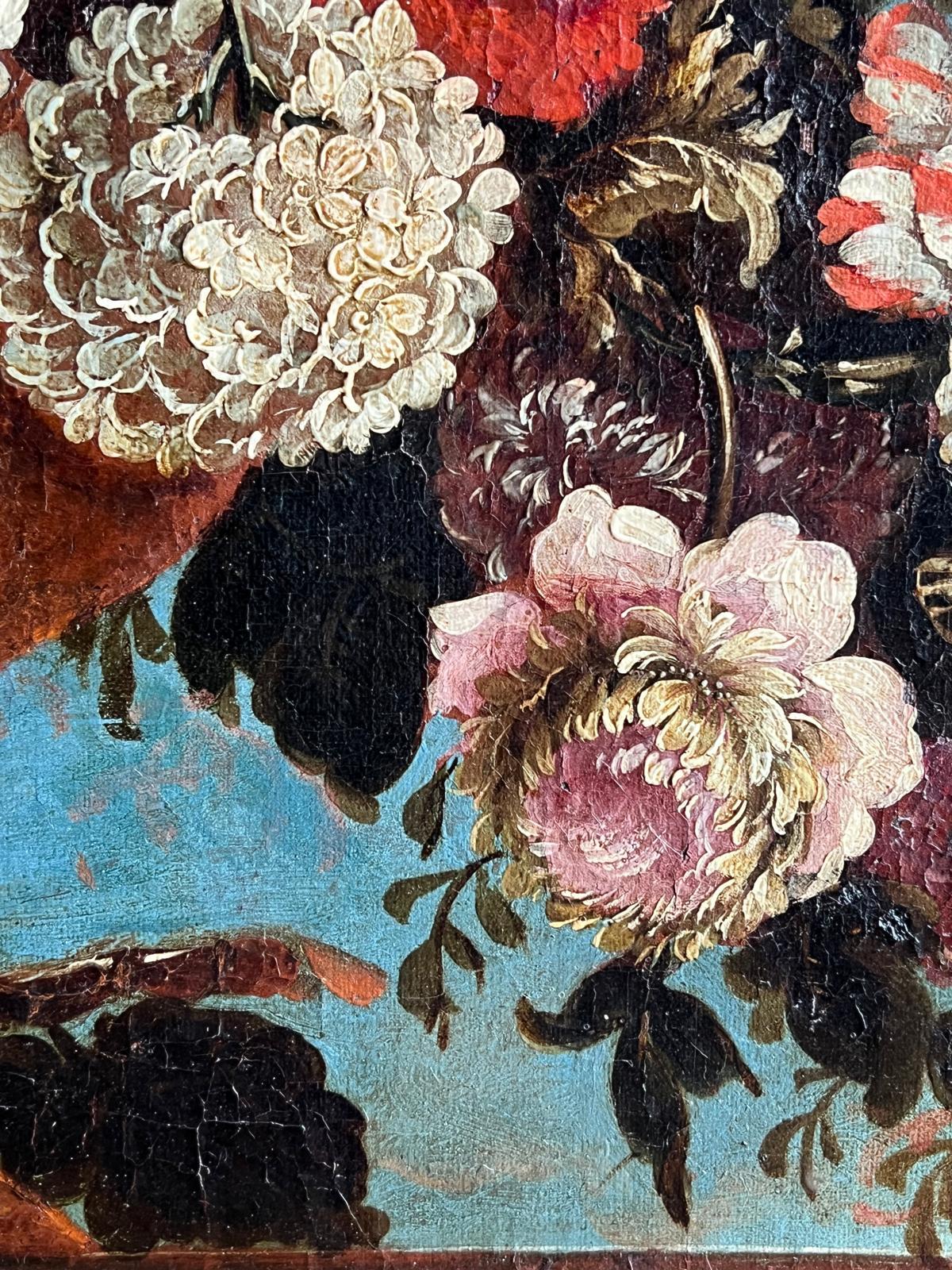 Siglo XVIII Enorme bodegón floral Pintura al óleo que representa un ramo Urna adornada en venta 6