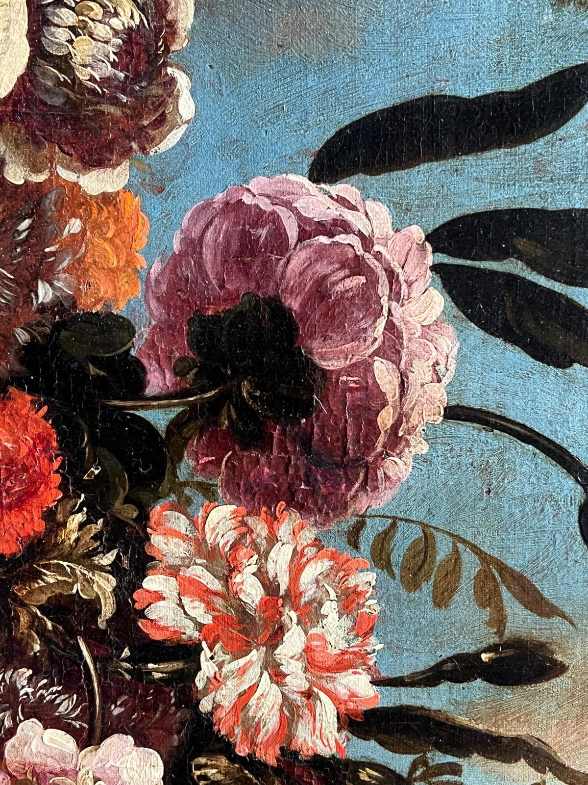 Siglo XVIII Enorme bodegón floral Pintura al óleo que representa un ramo Urna adornada - Still-Life Painting Gris de French School
