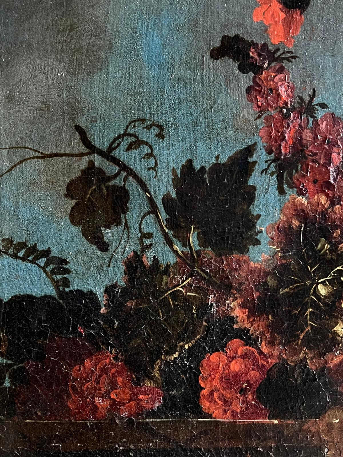 Siglo XVIII Enorme bodegón floral Pintura al óleo que representa un ramo Urna adornada en venta 3