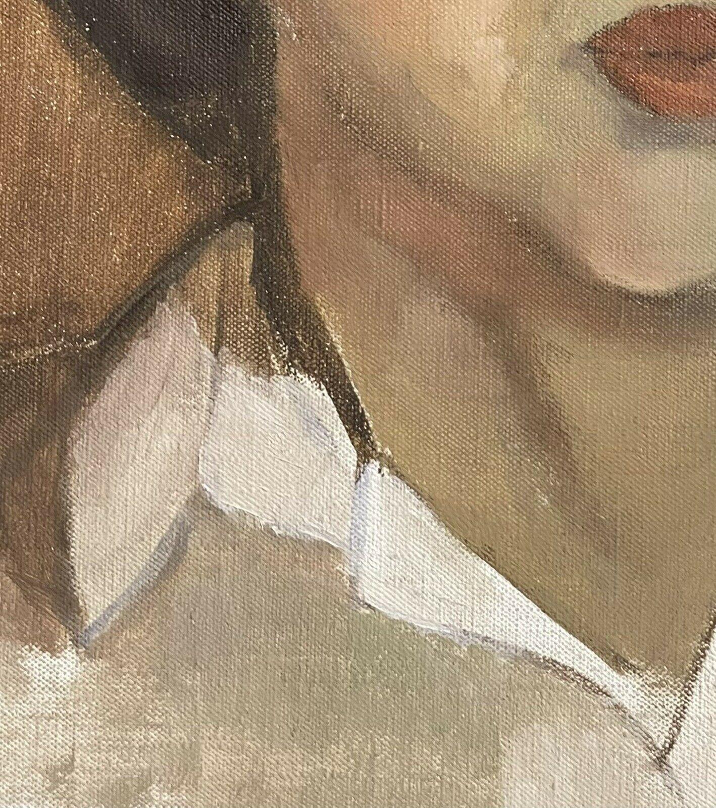 POINÇONS DE PORTRAIT FRANÇAIS DU 20{}E{} SIÈCLE D'UNE VENDEUR EN VENDEUR DE YOUNG WOMAN - OIL SUR CANvas en vente 2