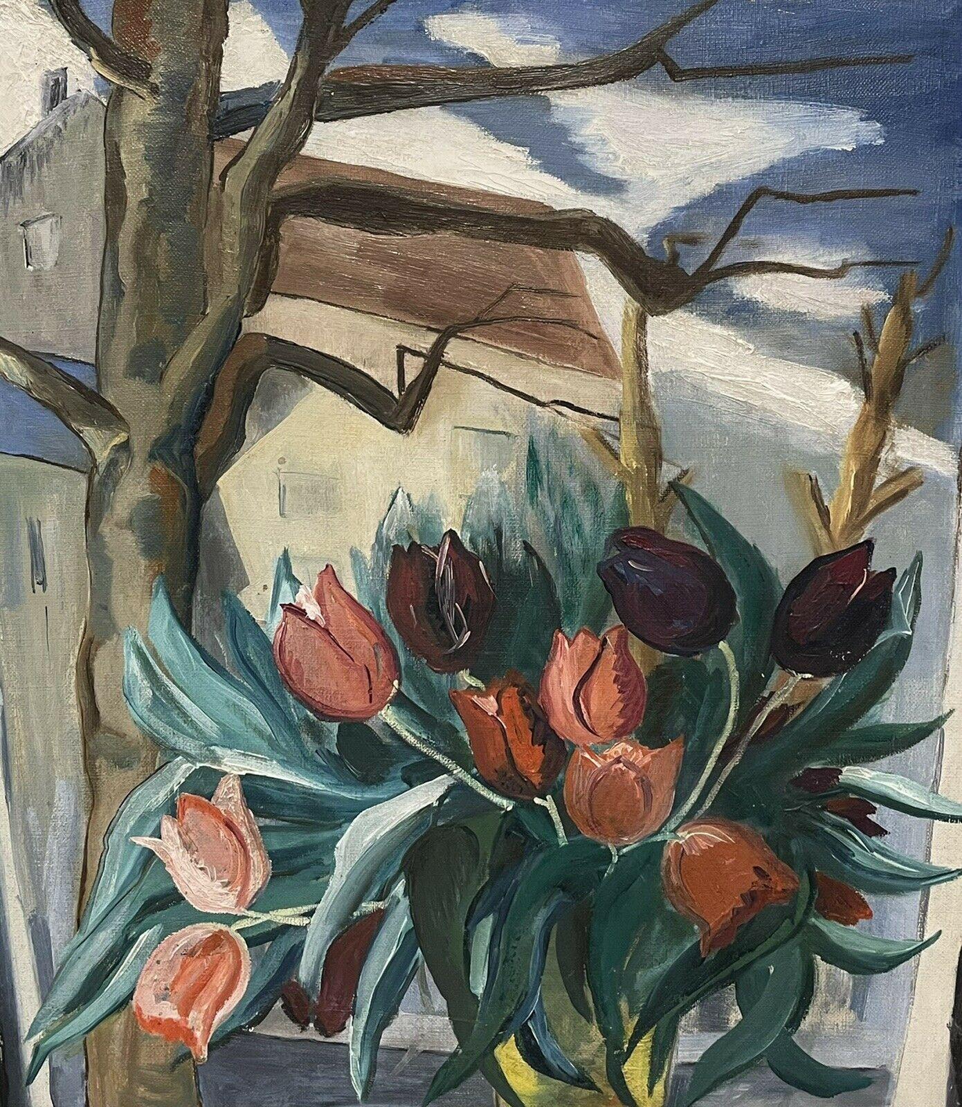 Huile sur toile signée par le moderniste français des années 1950 représentant des tulipes dans un vase à vue de fenêtre - Gris Still-Life Painting par Unknown