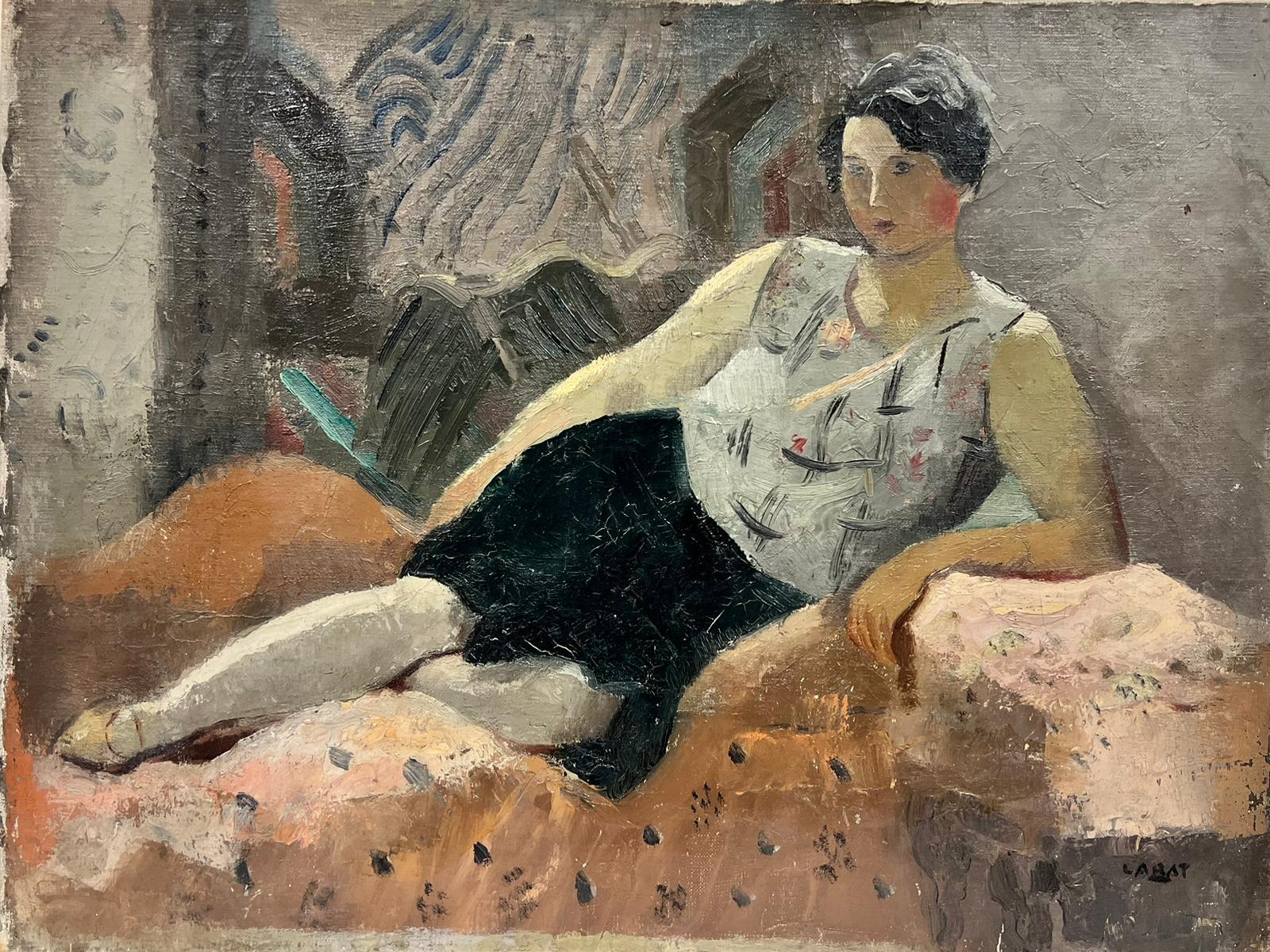 Portrait à l'huile signé d'un moderniste français des années 1930 d'une dame allongée sur un canapé