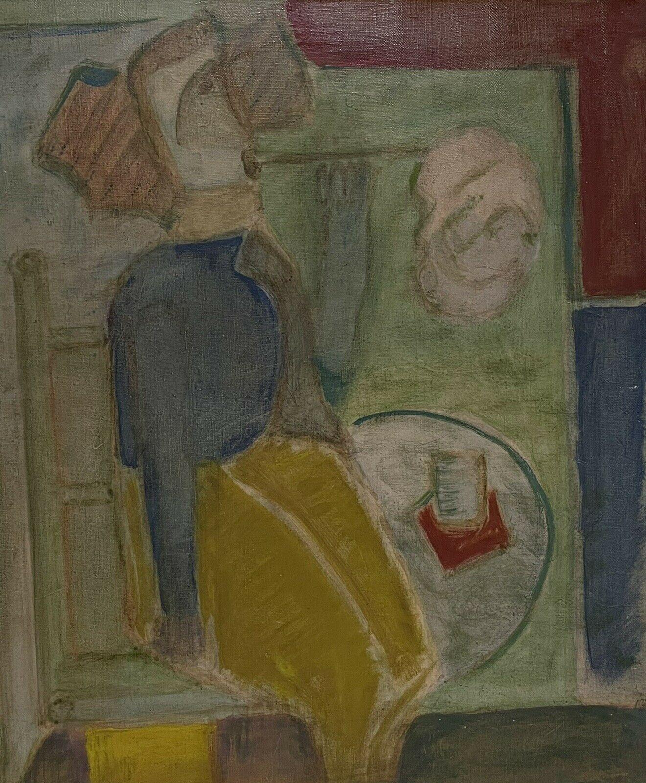 Figure moderniste française des années 1940 dans un décor intérieur, peinture à l'huile intrigante - Gris Abstract Painting par French School
