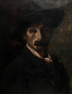Portrait de 1930 d'un gentleman français de caractère portant un chapeau noir et une moustache