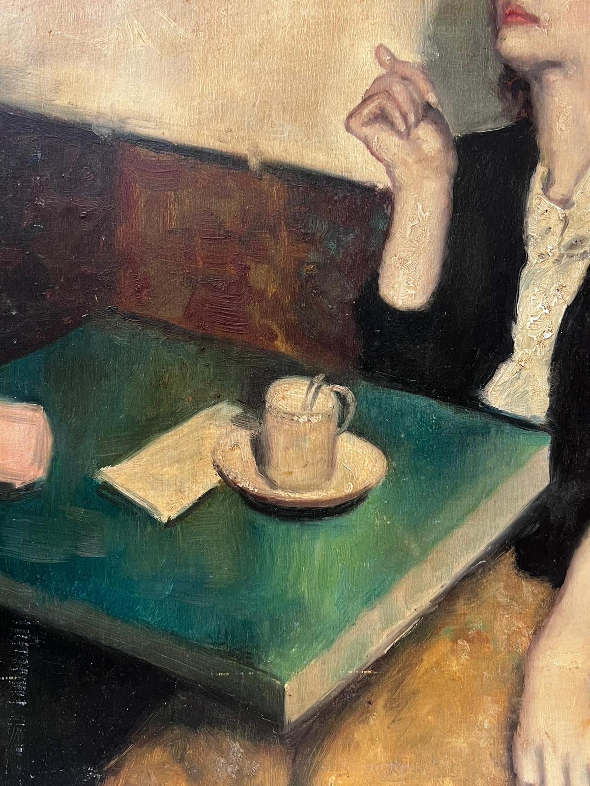 1950's Französisch signiert Ölgemälde Frau sitzt in Cafe Interieur in nachdenklicher Stimmung (Post-Impressionismus), Painting, von French School 