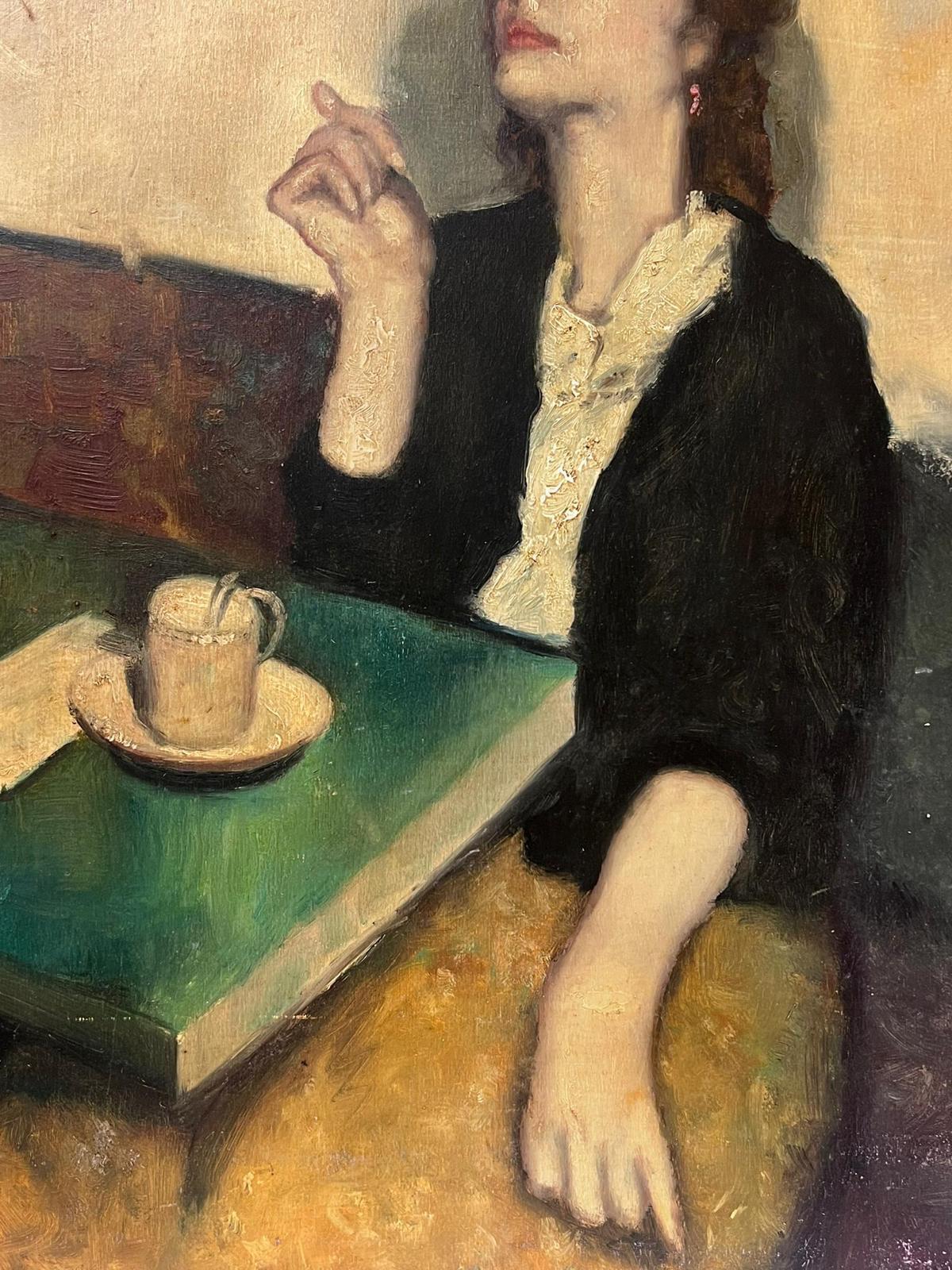 1950's Französisch signiert Ölgemälde Frau sitzt in Cafe Interieur in nachdenklicher Stimmung (Braun), Figurative Painting, von French School 