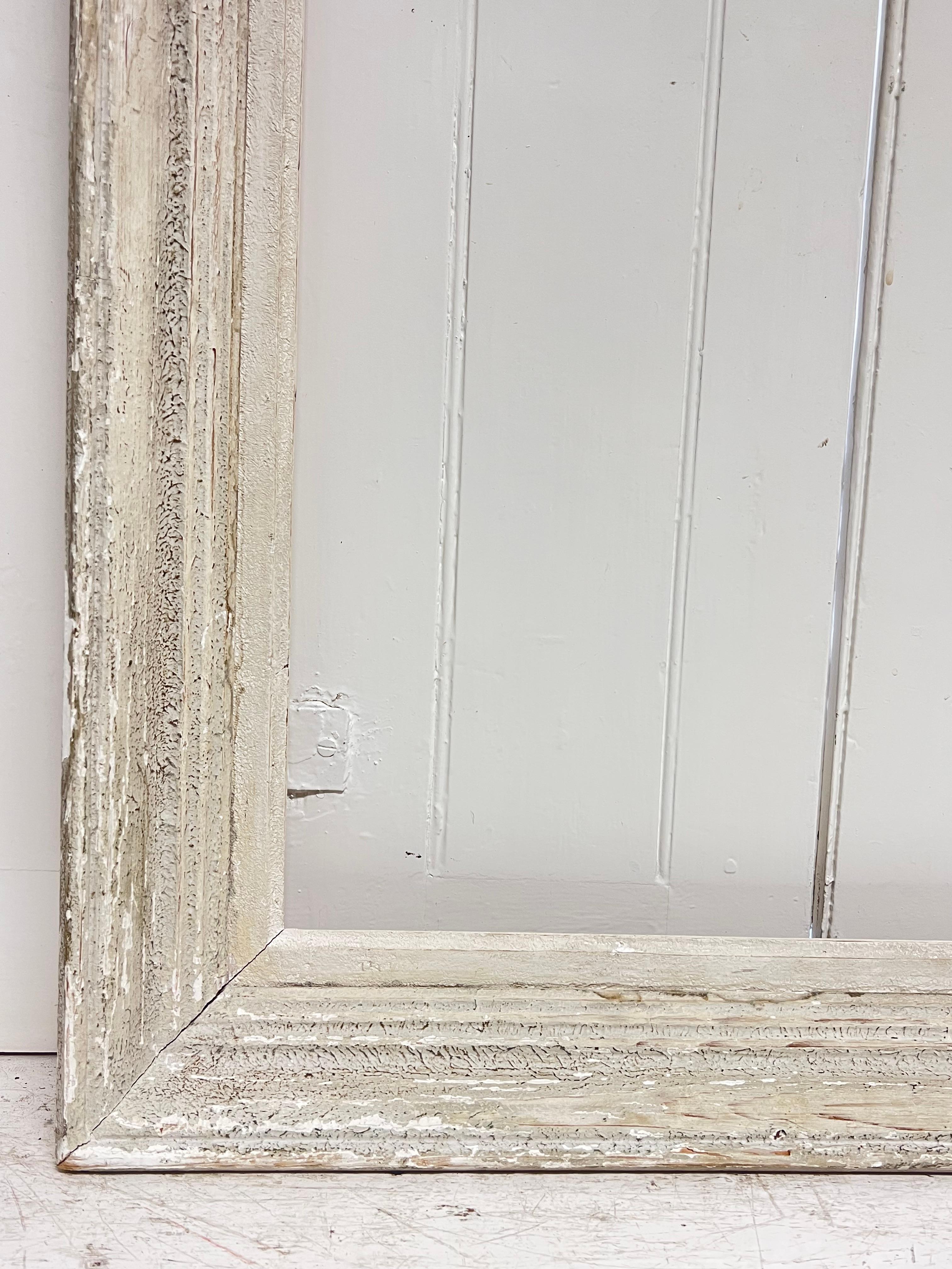 French mid 20th century
Wood and plaster picture frame
Internal measurement (to house painting or mirror): 26 x 21.5 inches
Overal outer measurements: 31.5 x 27 inches
Provenance: from a collection in Paris
Condition: all old picture frames are