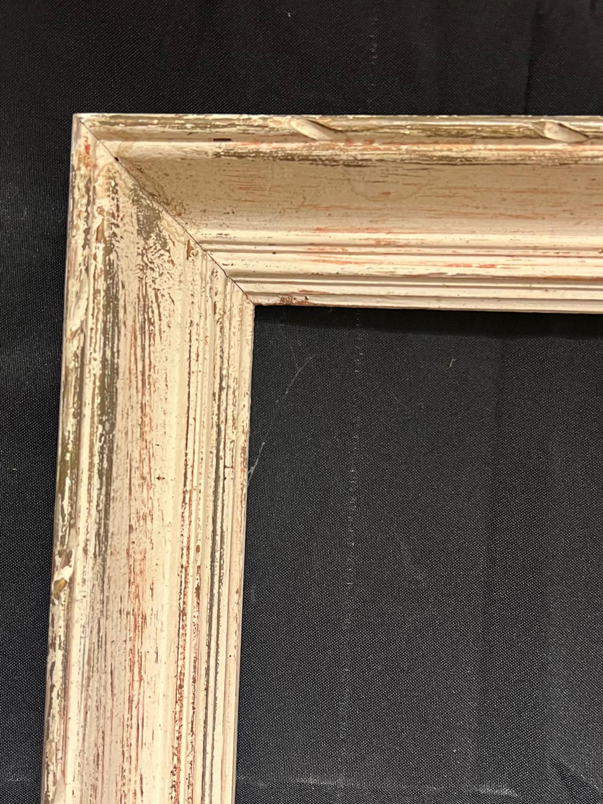 French mid 20th century
Wood e intonaco 
Misura interna (per alloggiare il quadro o lo specchio): 25,5 x 21 pollici
Misure esterne complessive: 29,5 x 25 pollici
Provenienza: da una collezione di Parigi
Condizioni: tutte le cornici antiche sono