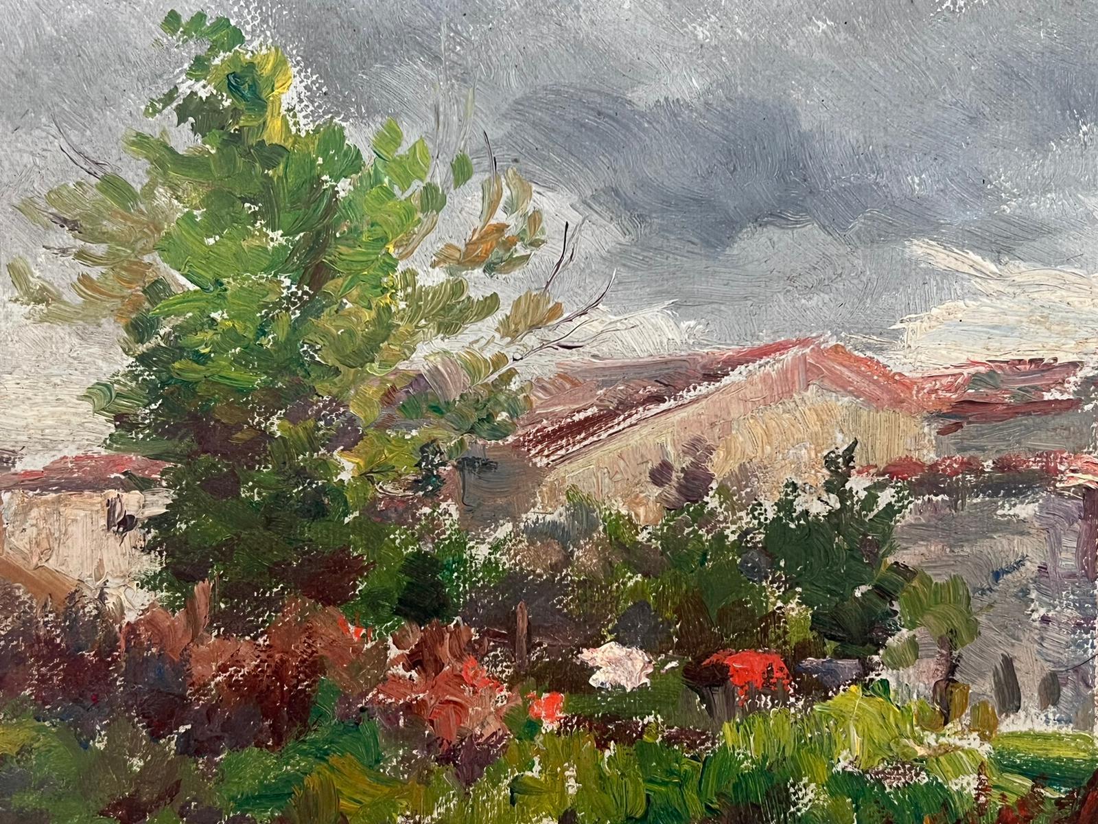 Scène de village rustique avec jardin vert et paysage de village de campagne - Gris Landscape Painting par French School 