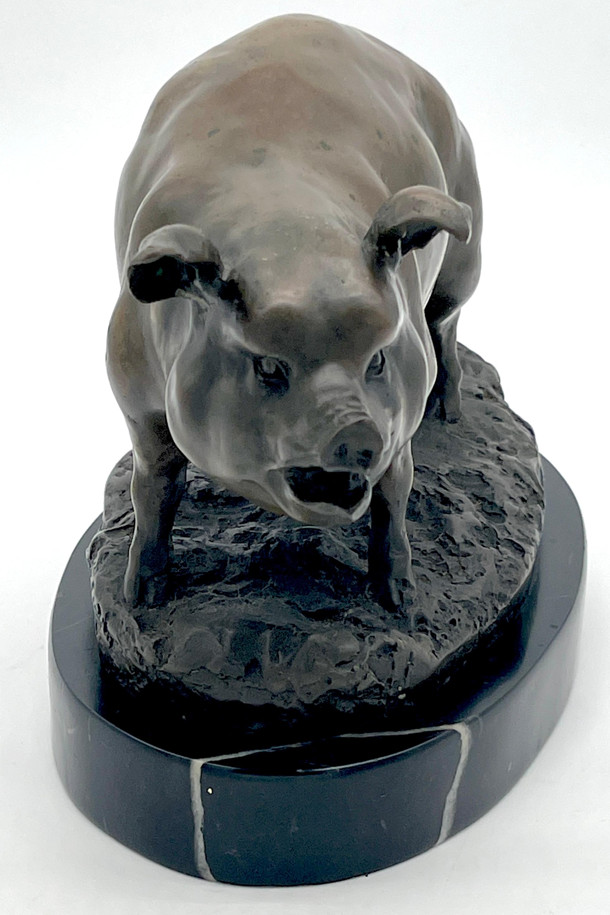 Französische Schule Animalier Sculpture Bronze eines Roped Preis Schwein (Jagdkunst) im Angebot