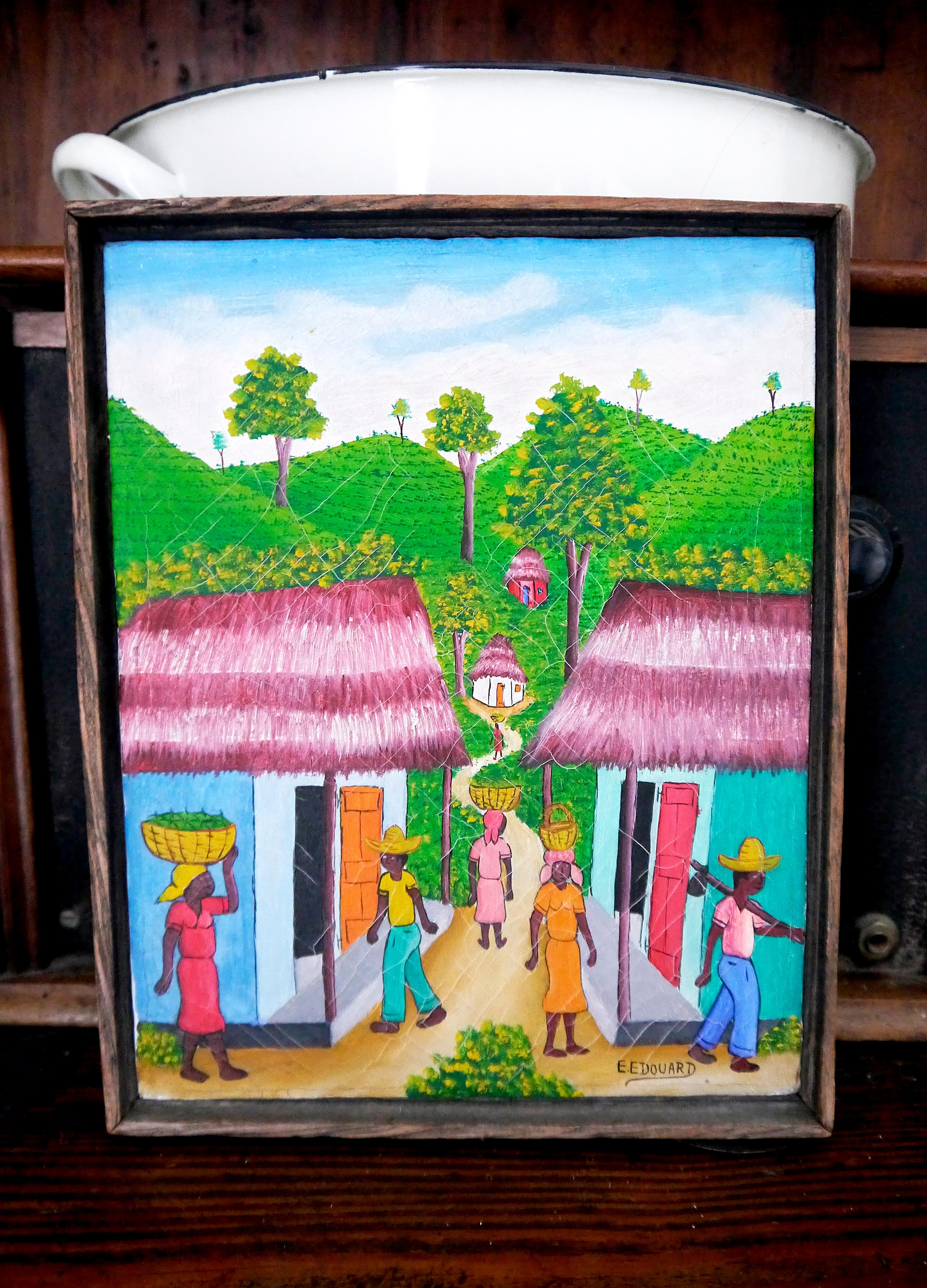 Villaggio haitiano

L'arte haitiana, spesso paragonata al muralismo messicano, è un'arte figurativa che trae ispirazione dai principali temi della vita popolare: storia, mitologia o vita quotidiana della gente comune. Tuttavia, il paragone finisce