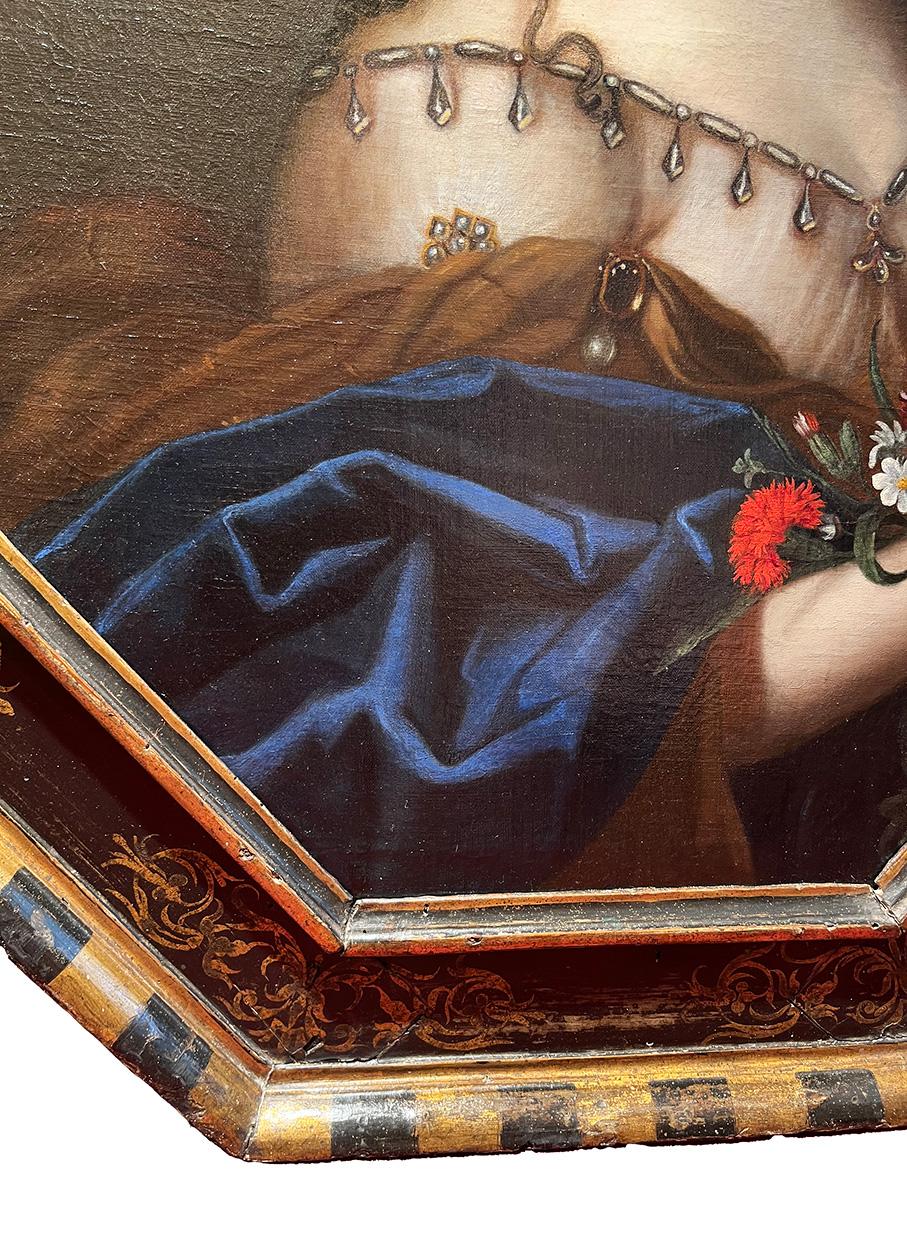École française du XVIIe siècle Portrait de femme avec des fleurs Huile sur toile en vente 6