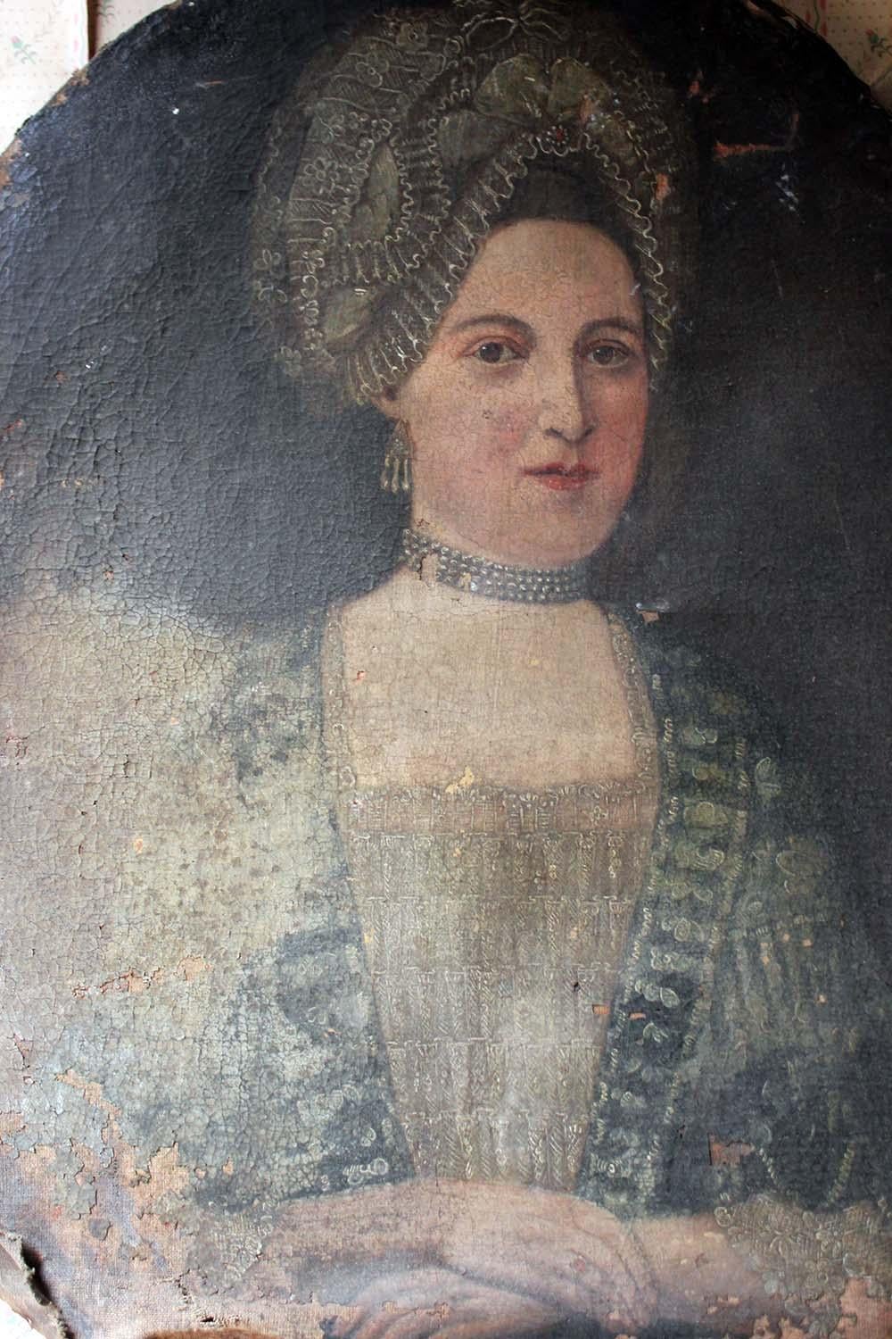French School Oval Oil on Canvas Portrait of a Lady, circa 1700-1720 7