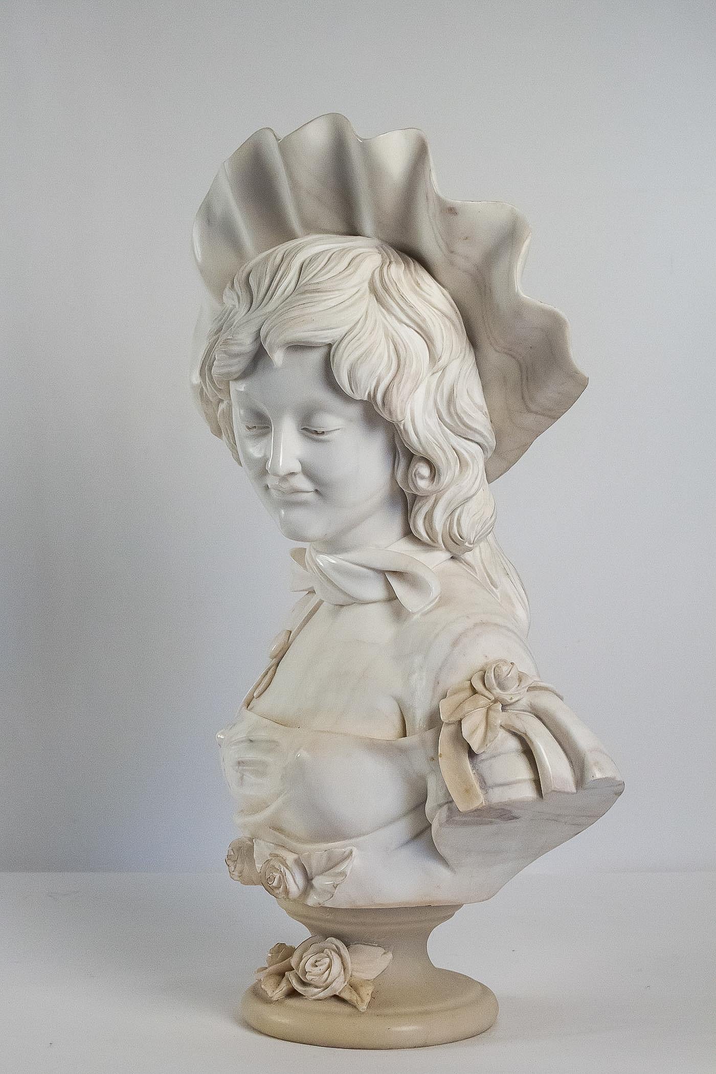 French School White Carrara Marble Bust a French Elegant Woman, circa 1900 For Sale 2
