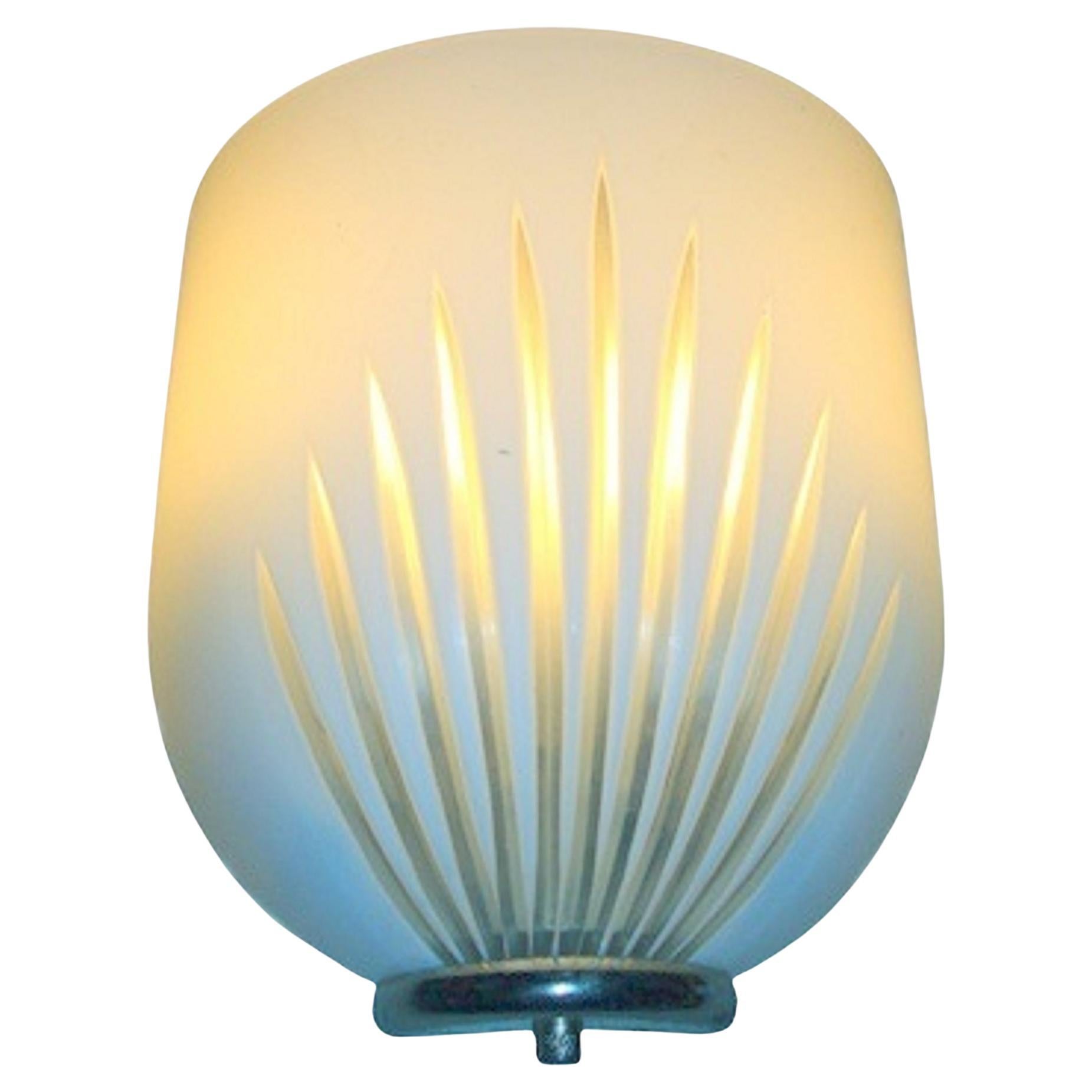 Sconce 
Style: Art Deco
Year: 1930
Chic and Elegant
To take care of your property and the lives of our customers, the new wiring has been done.
If you want to live in the golden years, this is the Wall light that your project needs.
We have