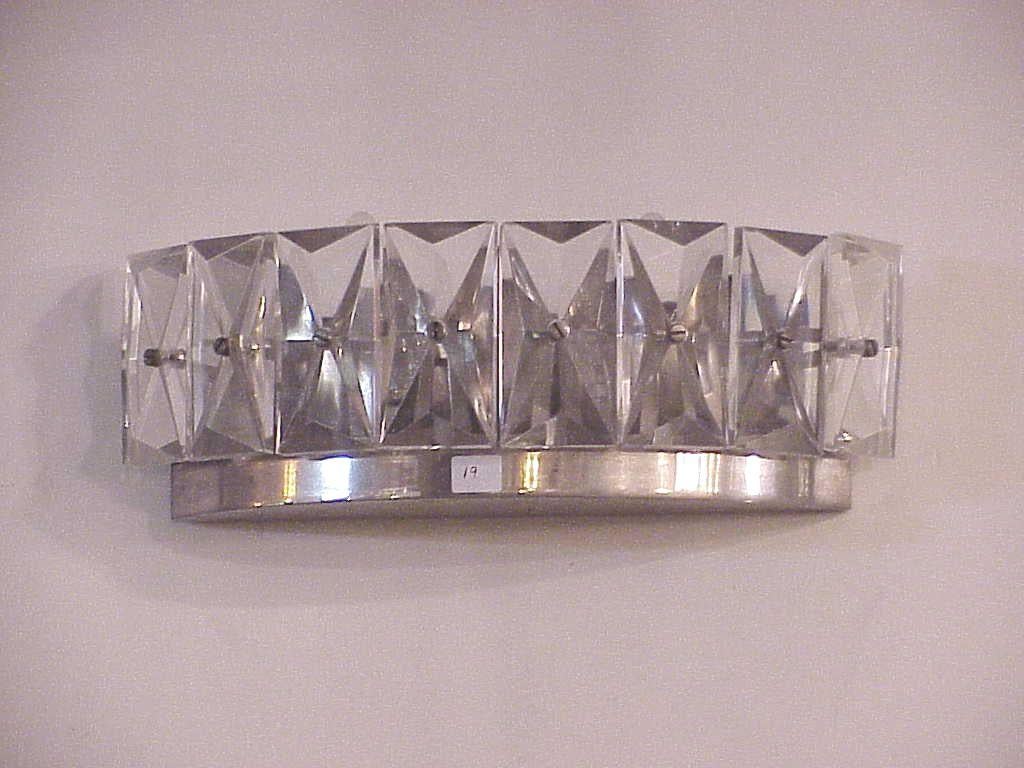 French Sconce in Crystal and chrome For Sale 3