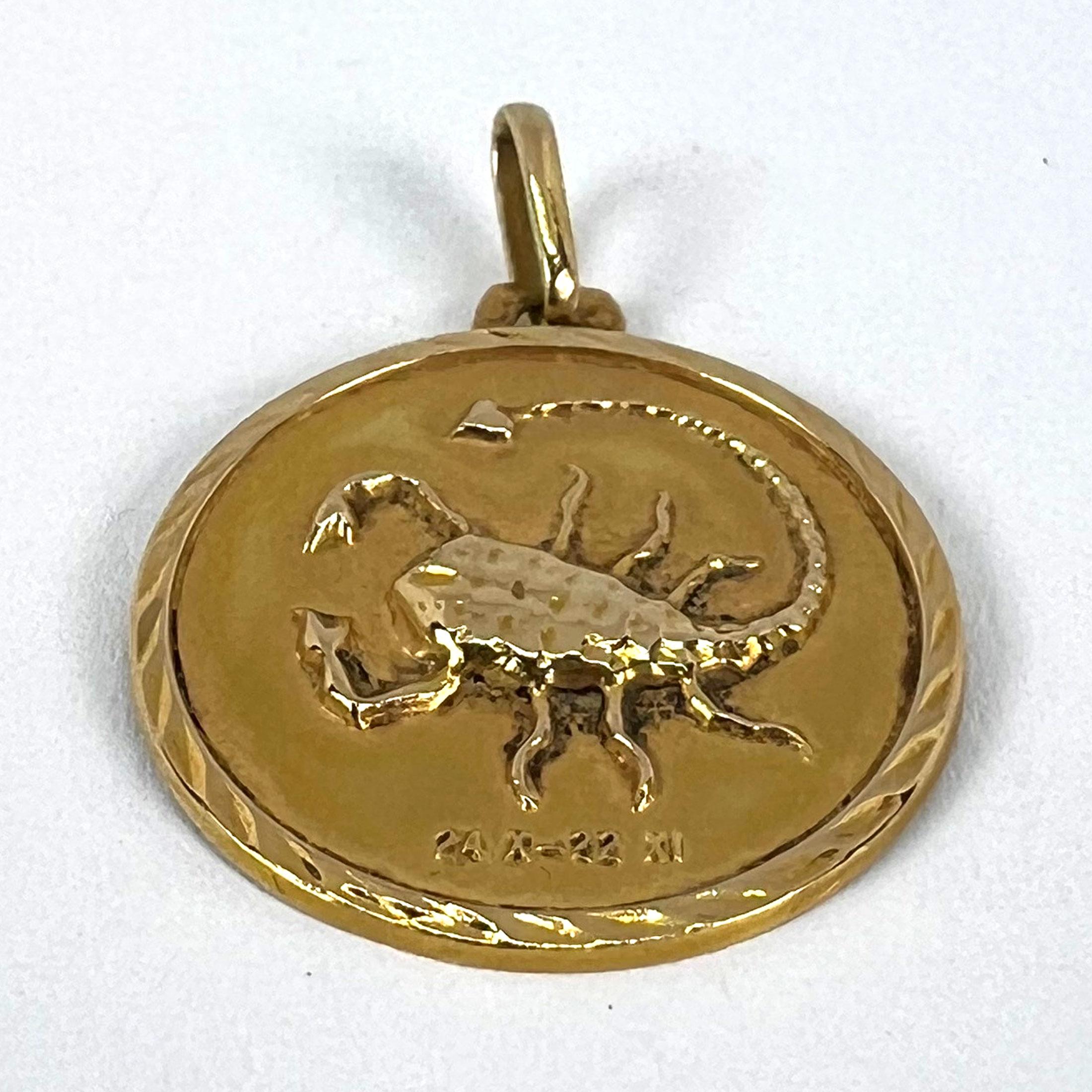 French Scorpio Starsign Zodiac 18K Yellow Gold Charm Medal Pendant en venta 9